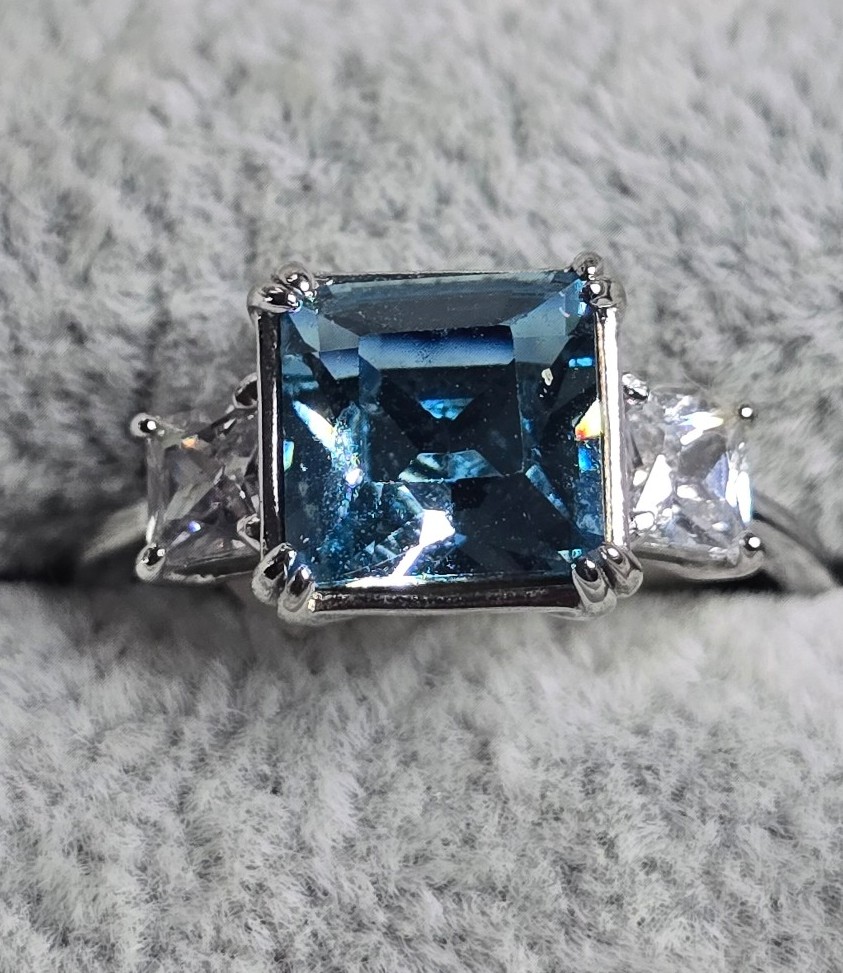 Fragrant jewels march aquamarine ring