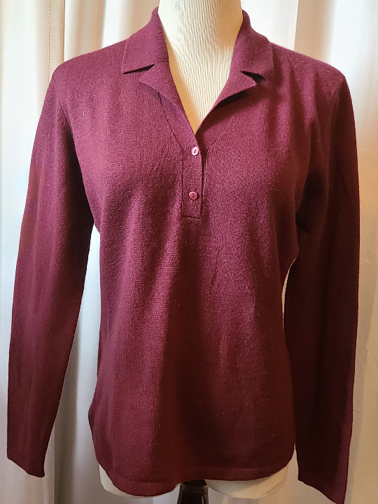 Woman's Neiman Marcus Cashmere sweater Partial button front M Purple