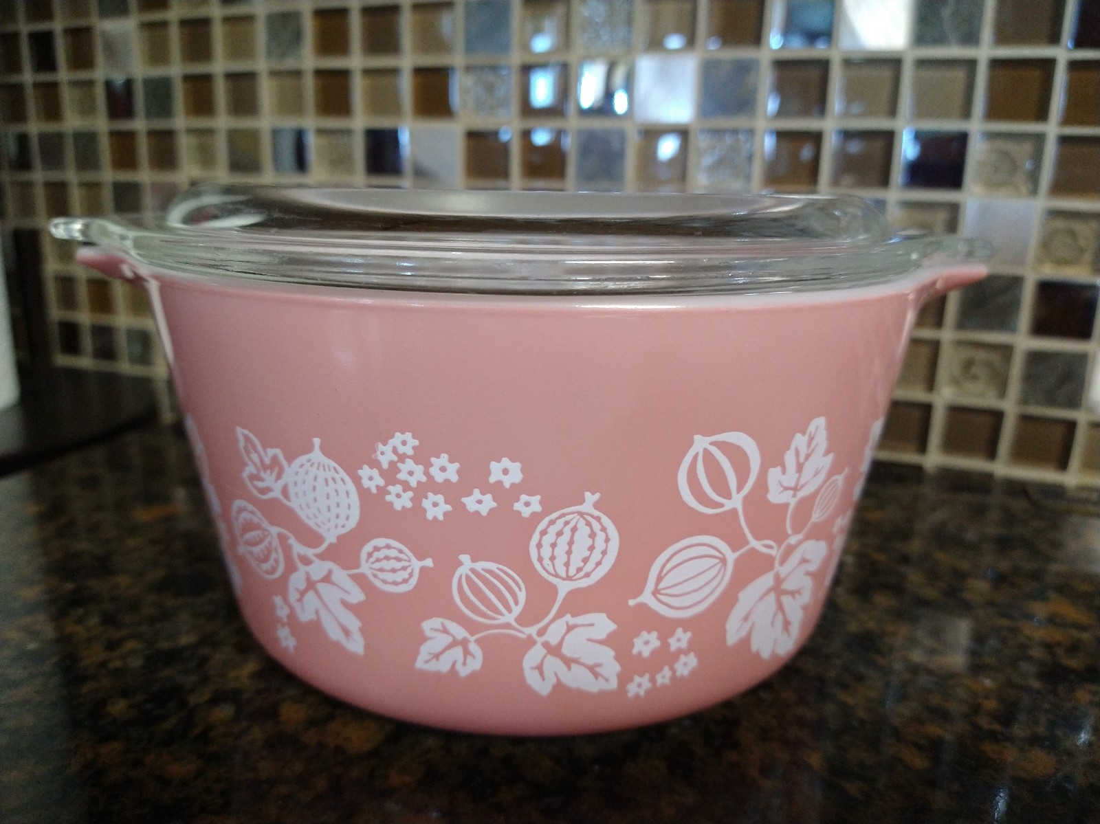 Pyrex Pink Gooseberry 473 (1 qt.) Casserole Dish w/Lid