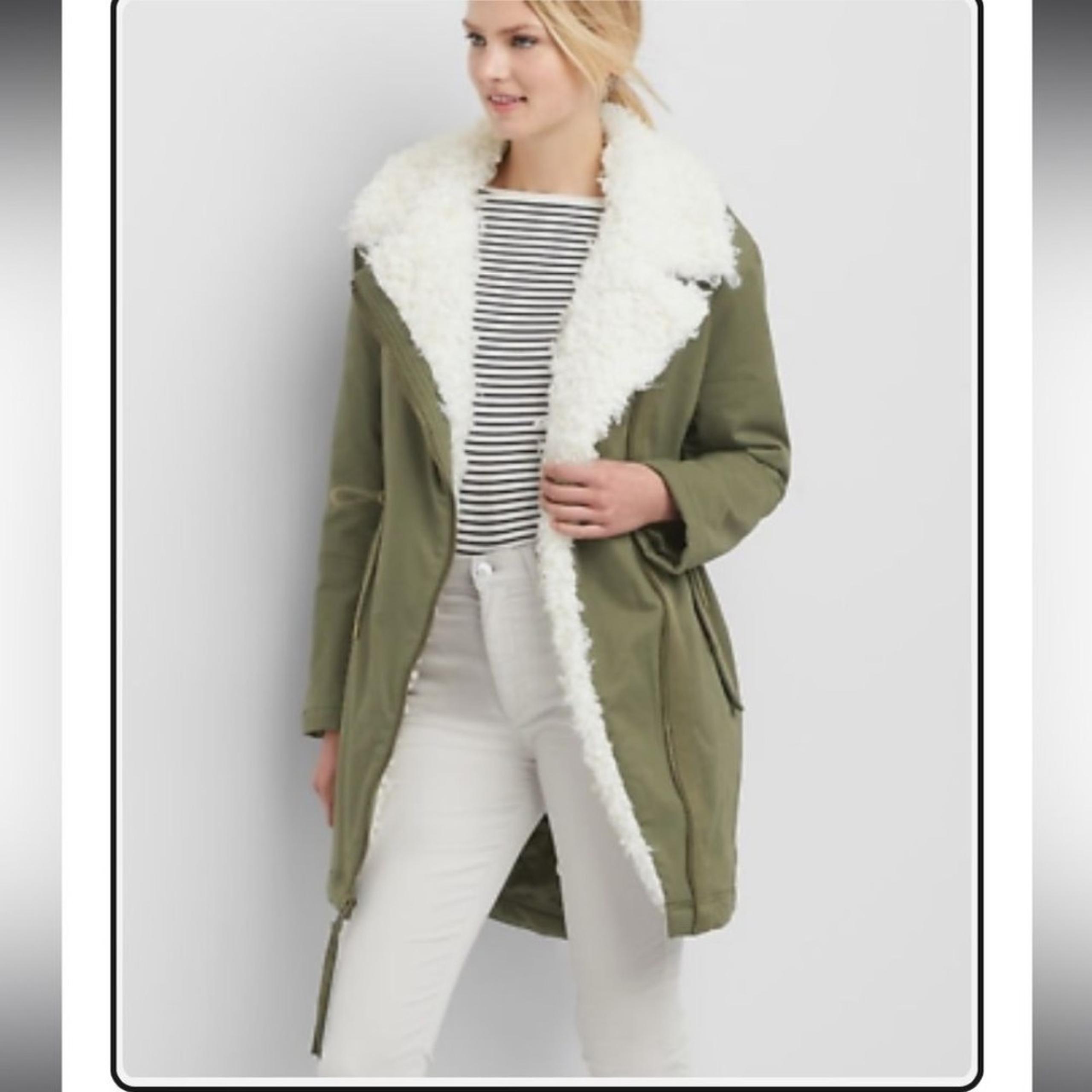 Gap Womens Olive Green Faux Fur Lined Parka trench Jacket Coat 922500 Primaloft