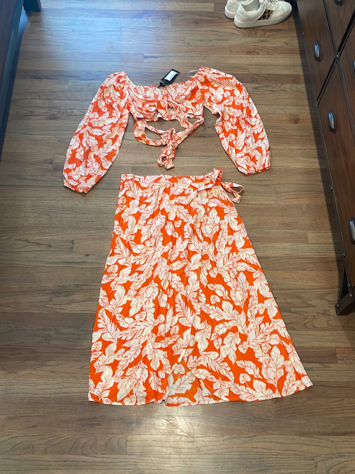 Skirt and top set