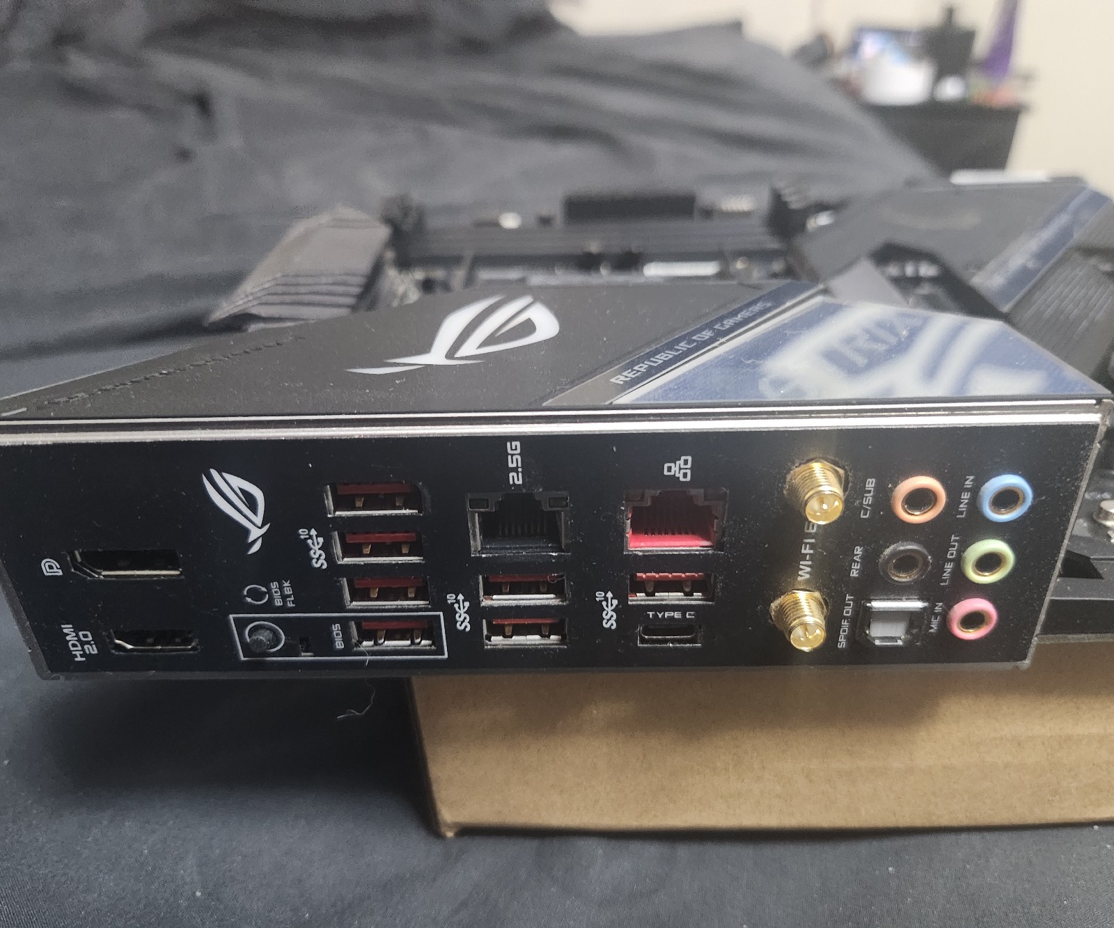 ASUS STRIX X570E Gaming motherboard - detail