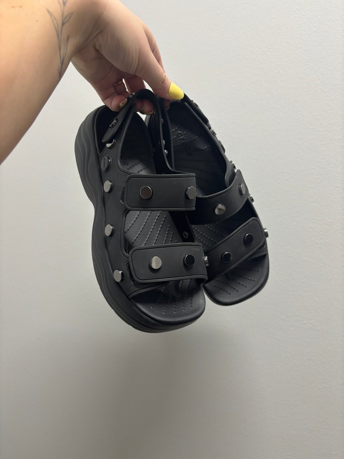 Woman’s Crocs Skyline Studded Sandals Black Chunky Sole Platform Slides Size 6
