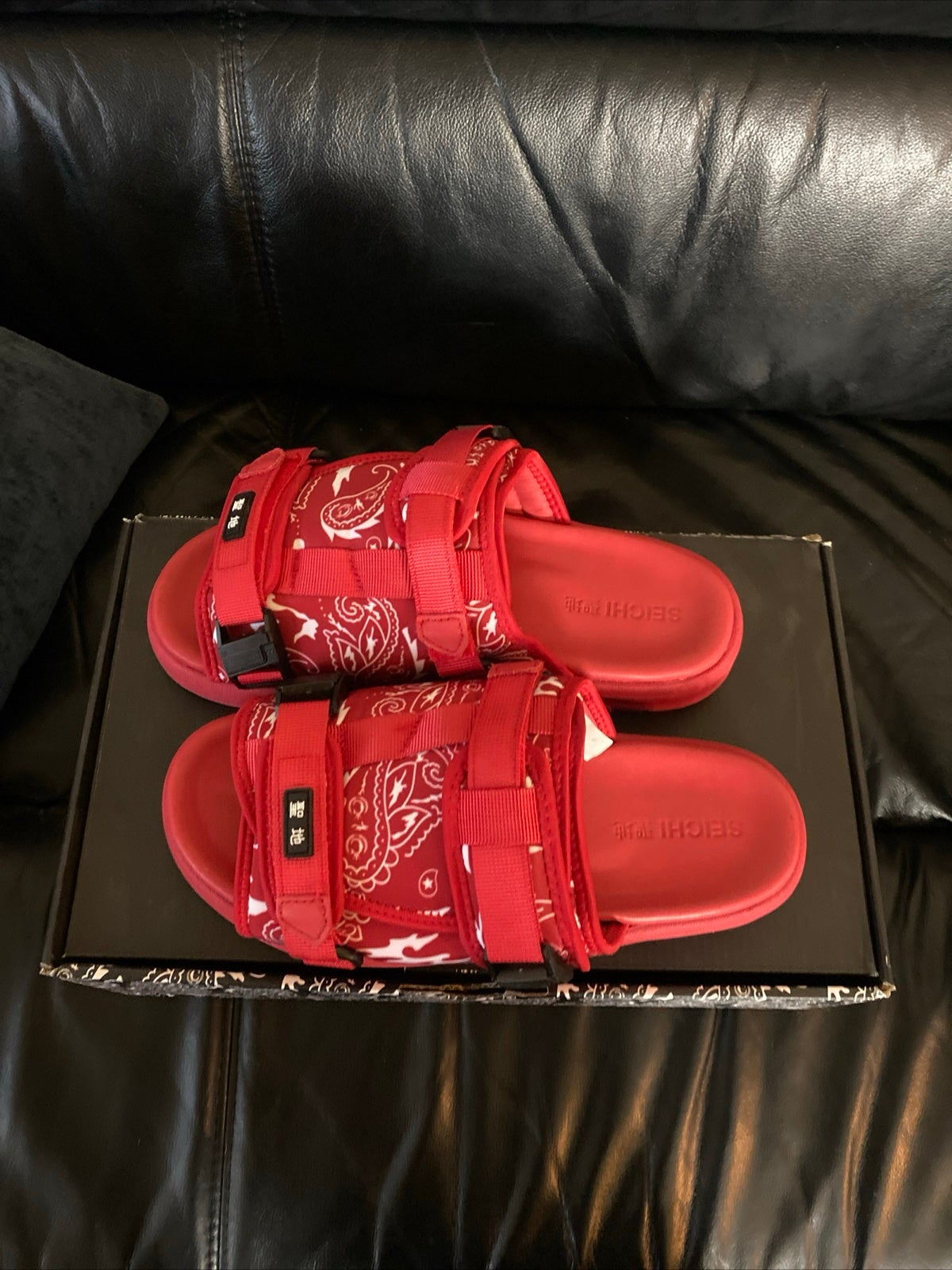 Seichi red bandana slippers new (size 10)