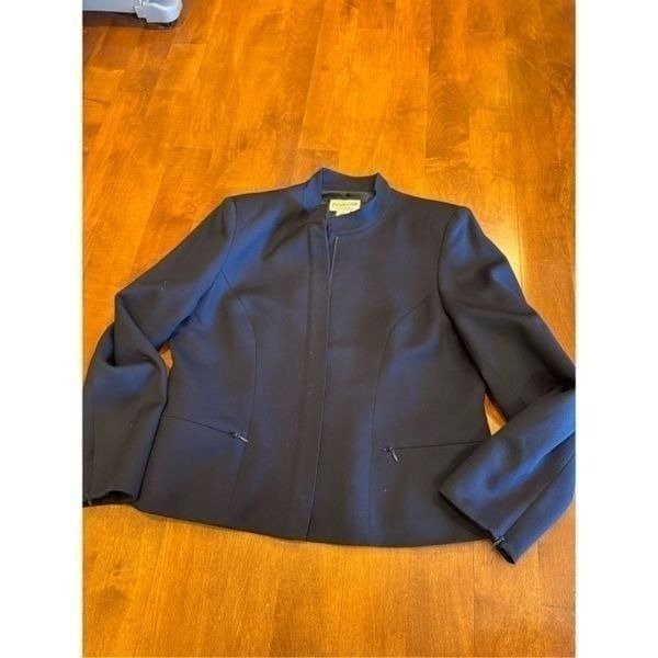 Woman’s vintage Pendleton 100% virgin wool Portland, Oregon blazer jacket