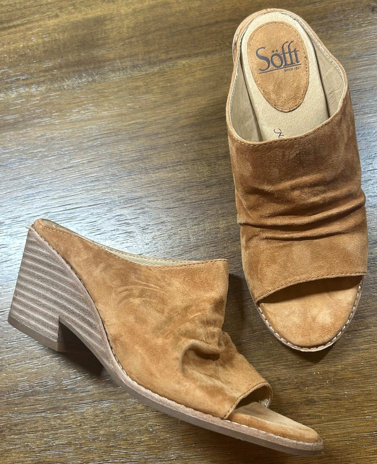 Sofft Size 7 Strathmore Italian Suede Wedge Ruched Open Toe Slide Sandals