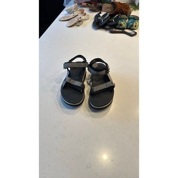 Teva Flatform universal black white size 7 women’s, wedge excellent condition.