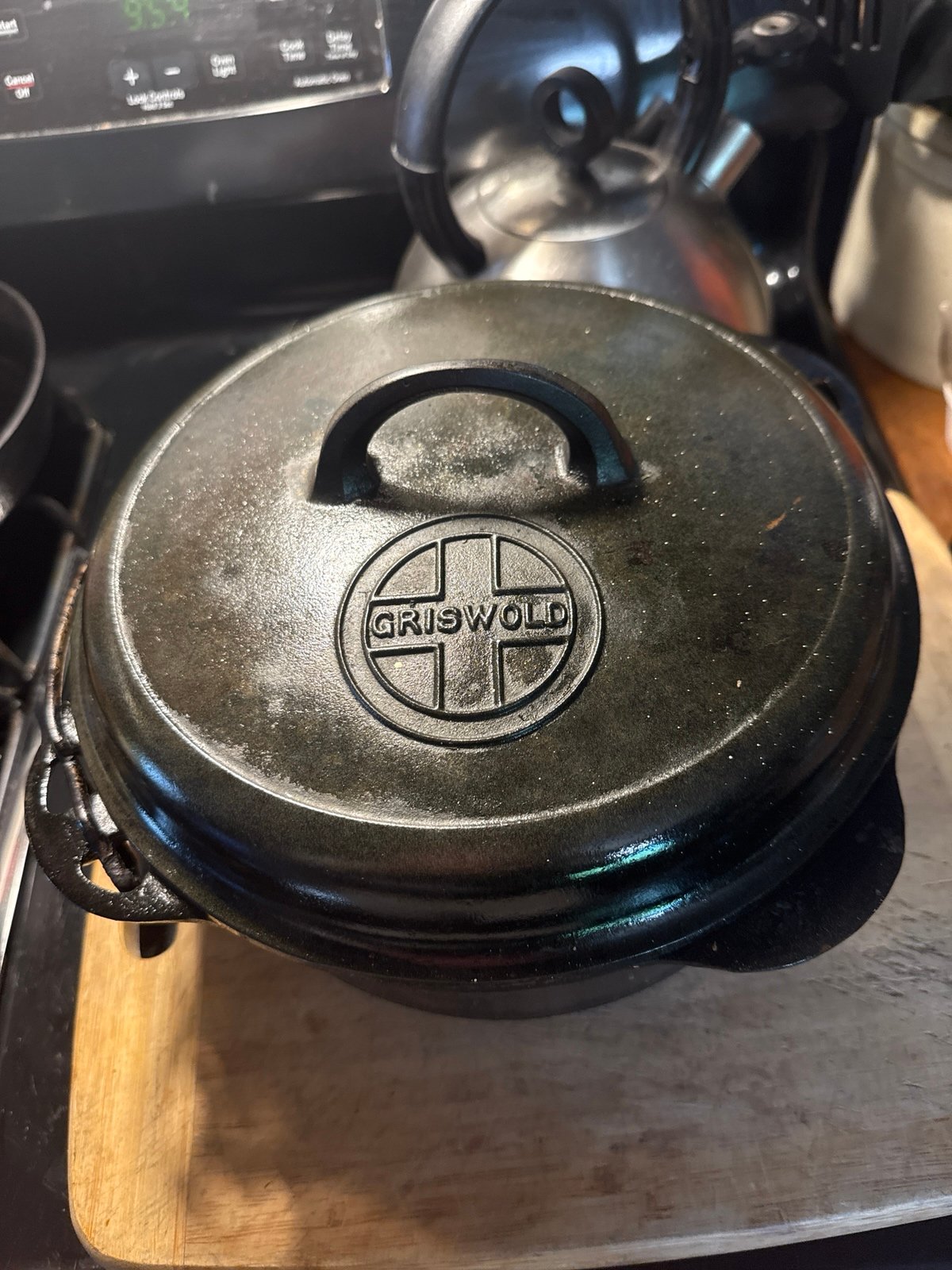 Cast Iron Griswold No 8 Tite-top Dutch Oven