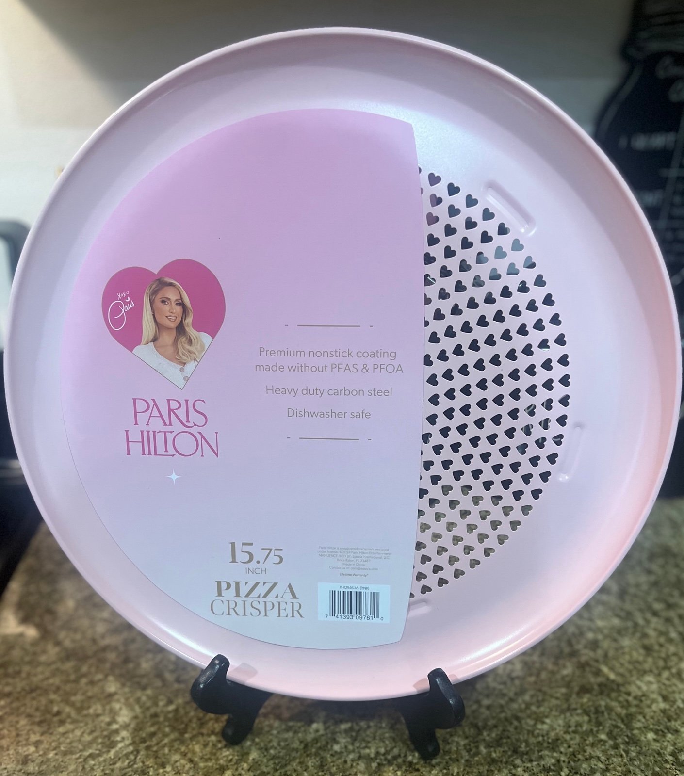 Paris Hilton pizza crisper pan