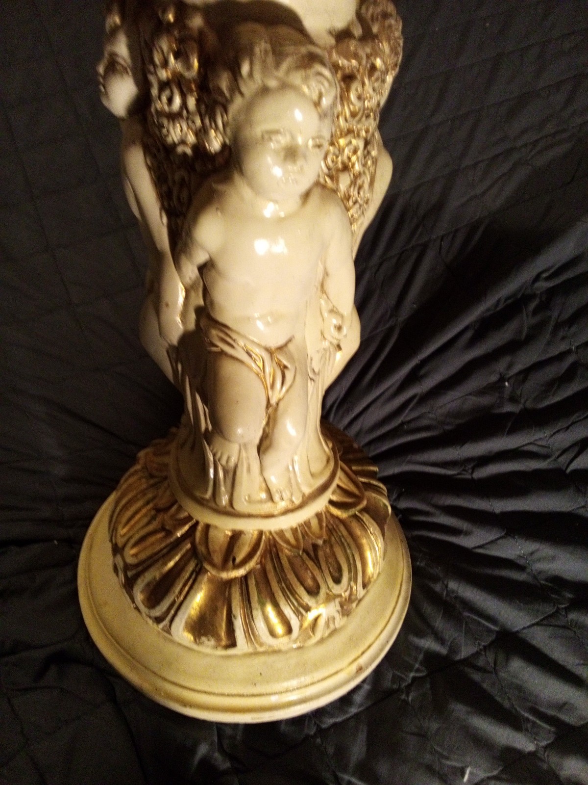 Marble cherub plant stand / End table