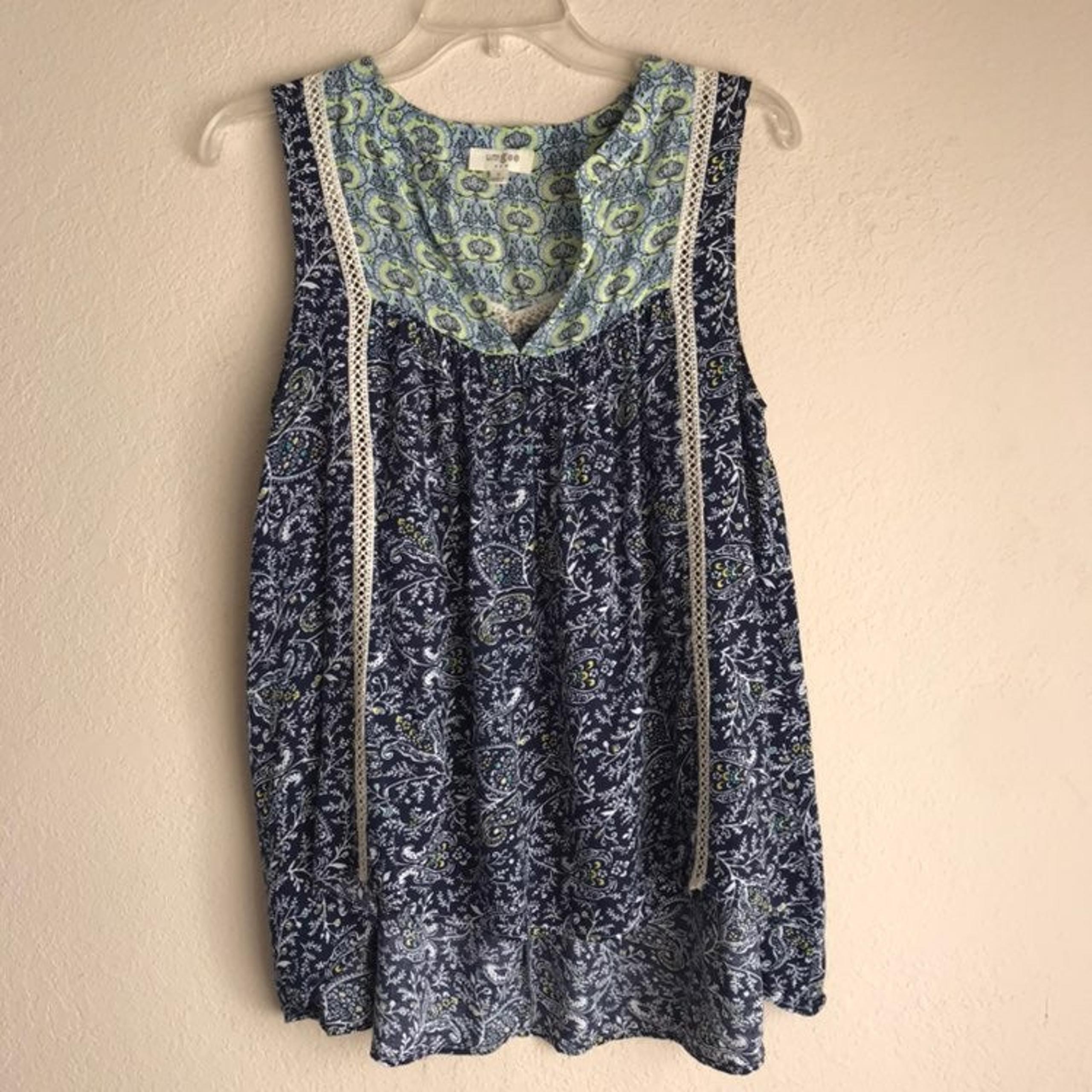 Umgee Paisley Sleeveless Top, size Small