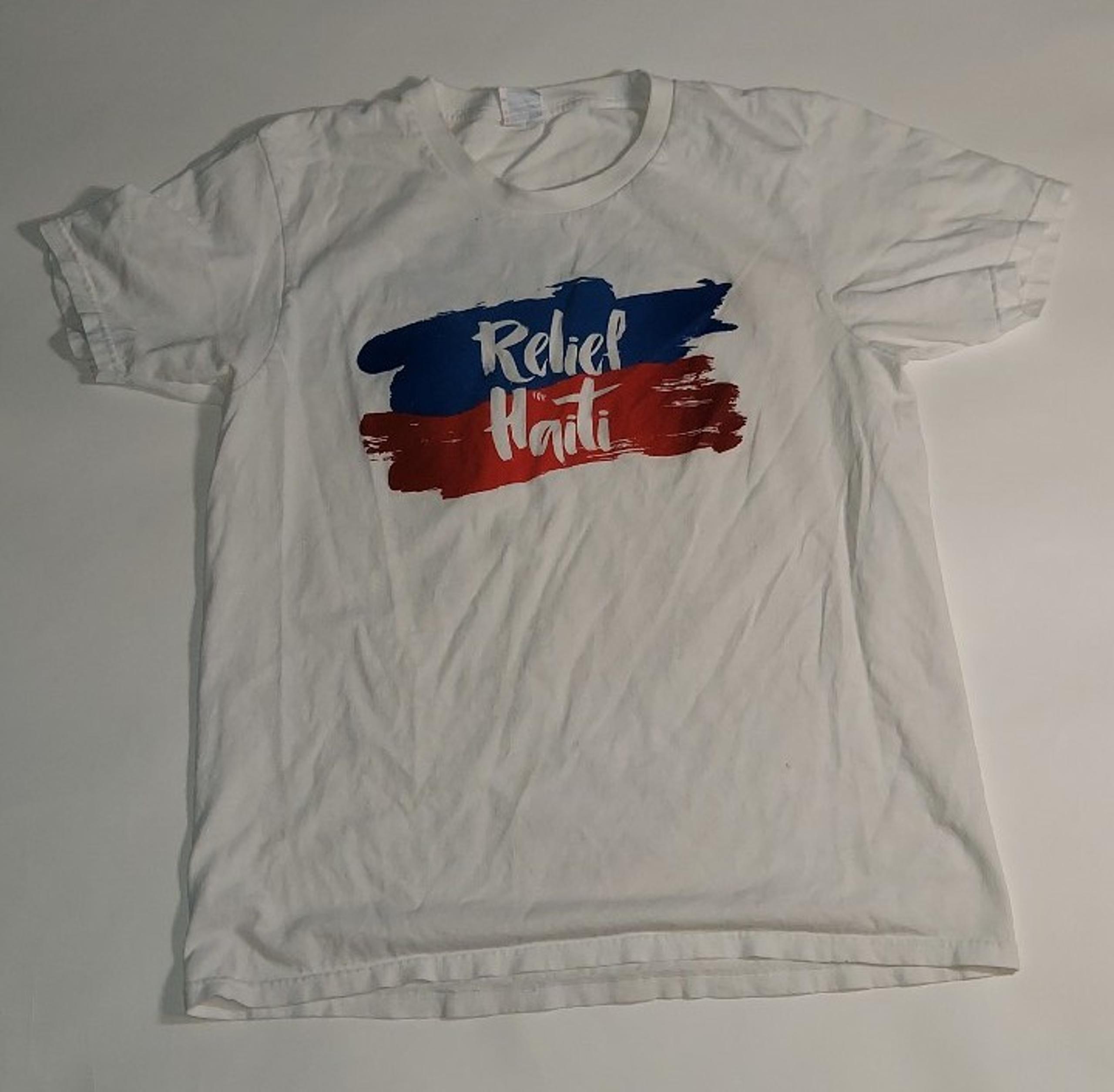 2010 Earthquake Relief Haiti Amos Make Move White T-Shirt Size Large Yazbek Tag