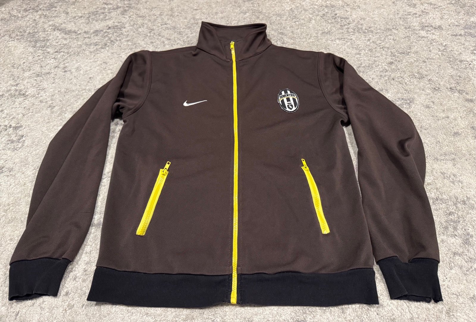 Vintage Rare Juventus Sweater Men’s Size Large black yellow nike full zip track