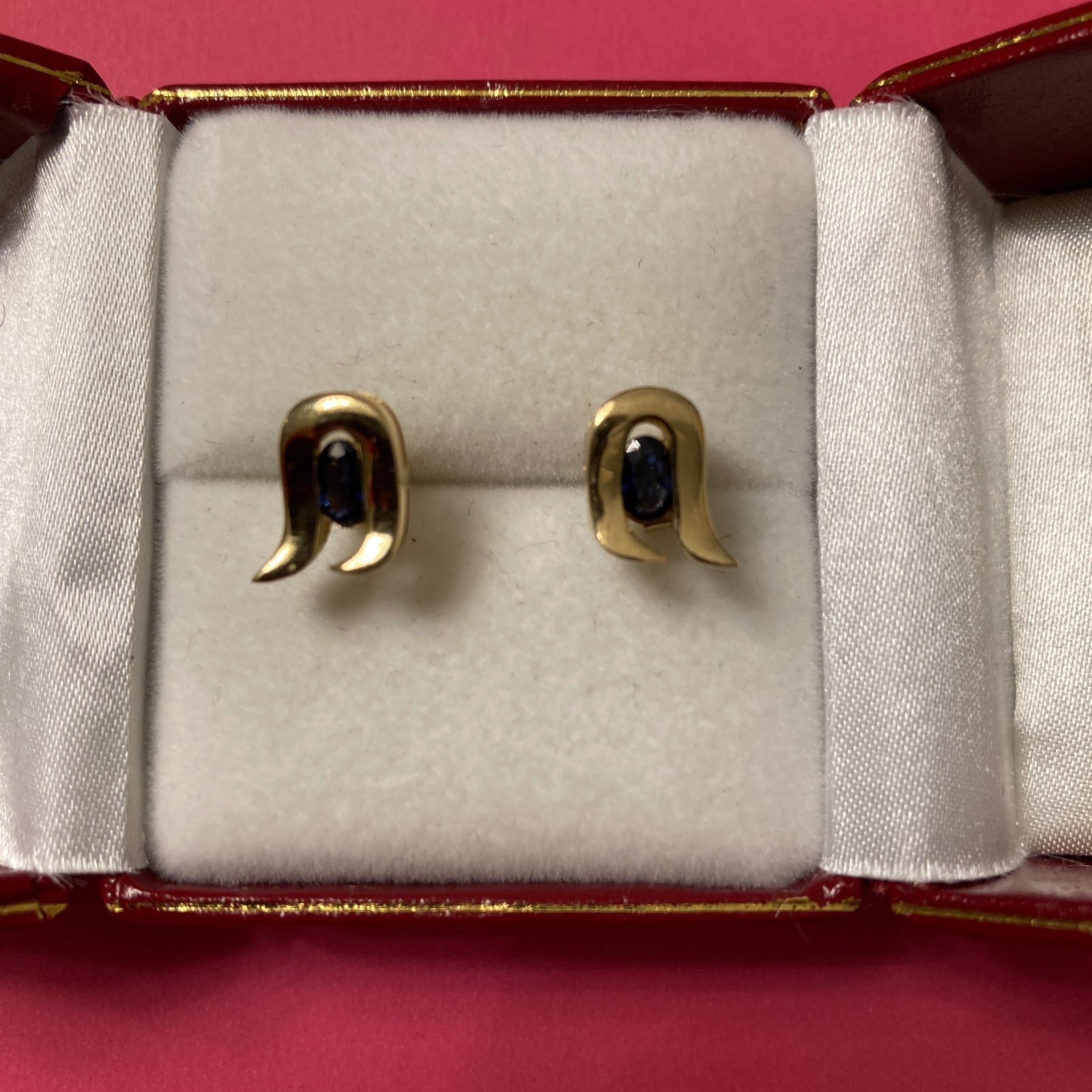 LADYS PR OF 14KT YG BL SAPP EARRINGS