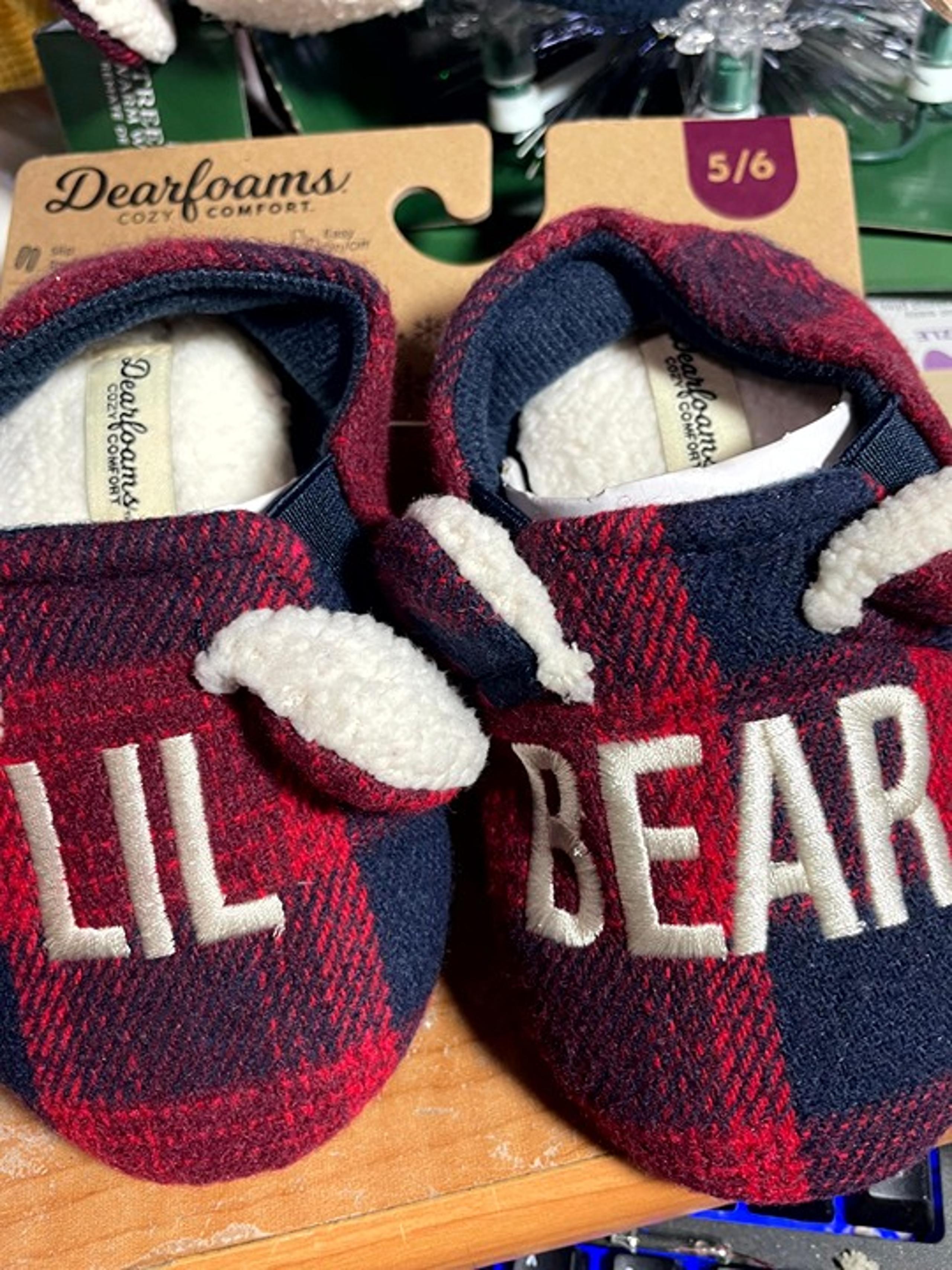 LIL Bear Slippers DEARFOAMS  MEMORY FOAM KIDS 5/6 RED & BLUE PLAID NEW NEVER WOR