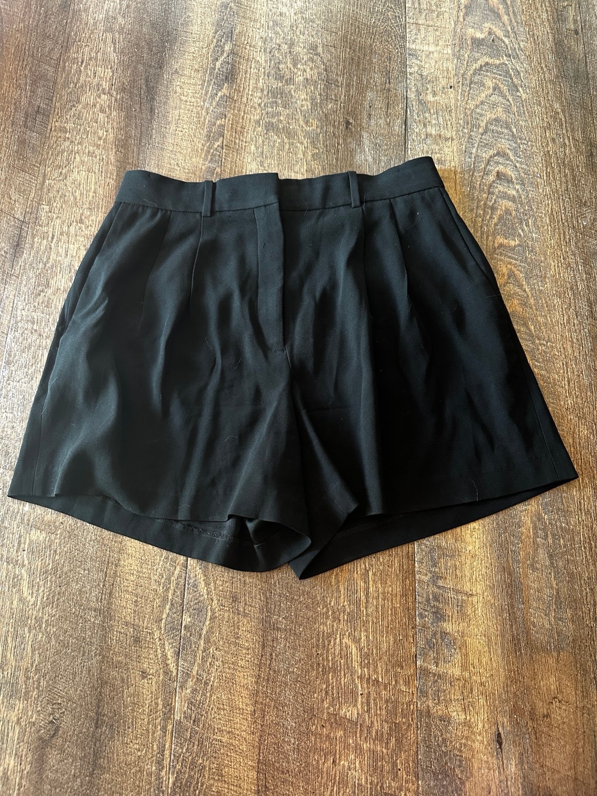 Aritzia babaton black tailored shorts M