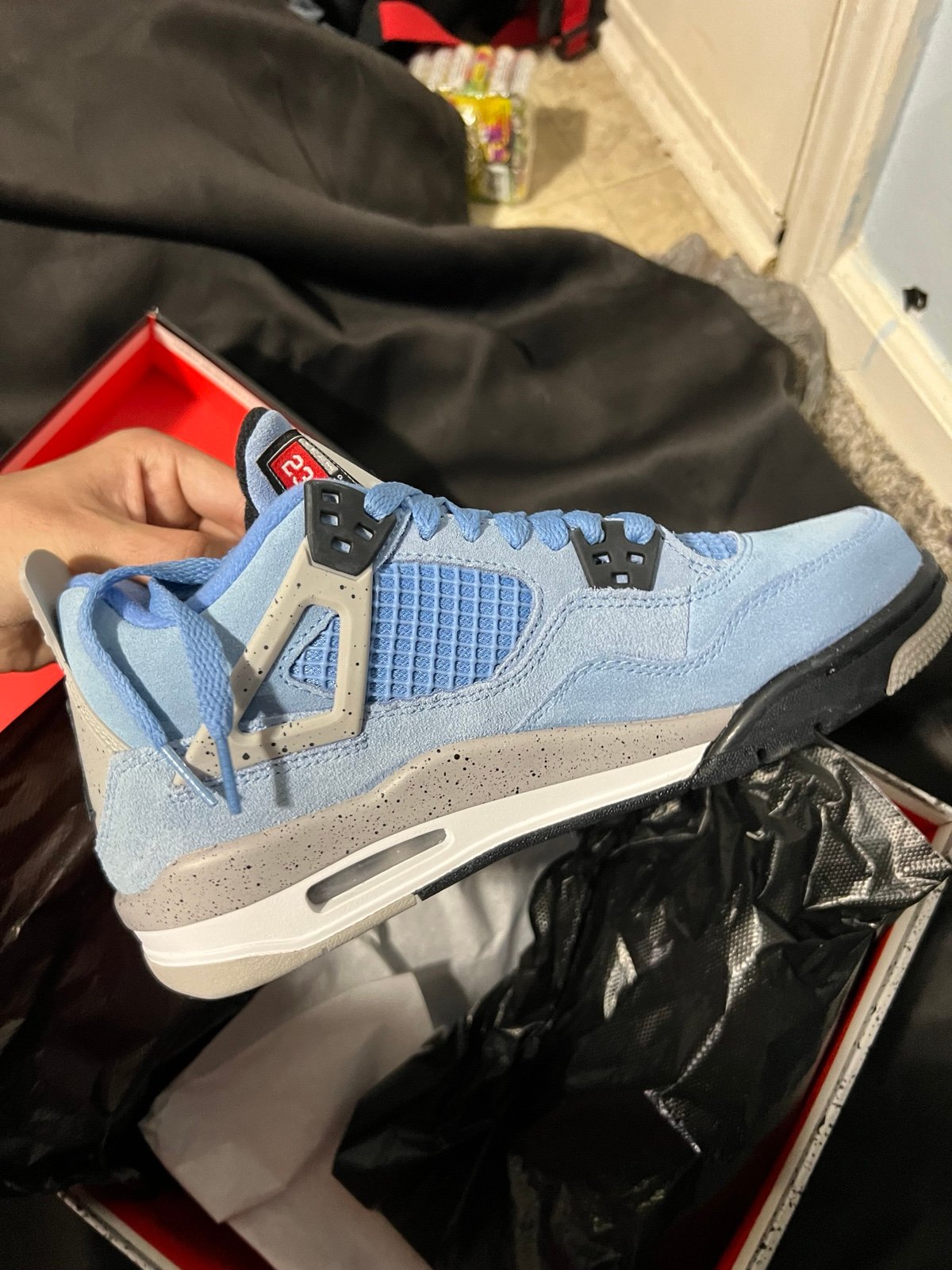 Air Jordan 4 Retro University Blue size 5Y brand new!!