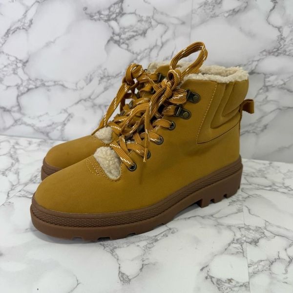 Nordstrom Rack Women’s Lug Boots sz 8 Sherpa Lined NEW # bag 20-RR