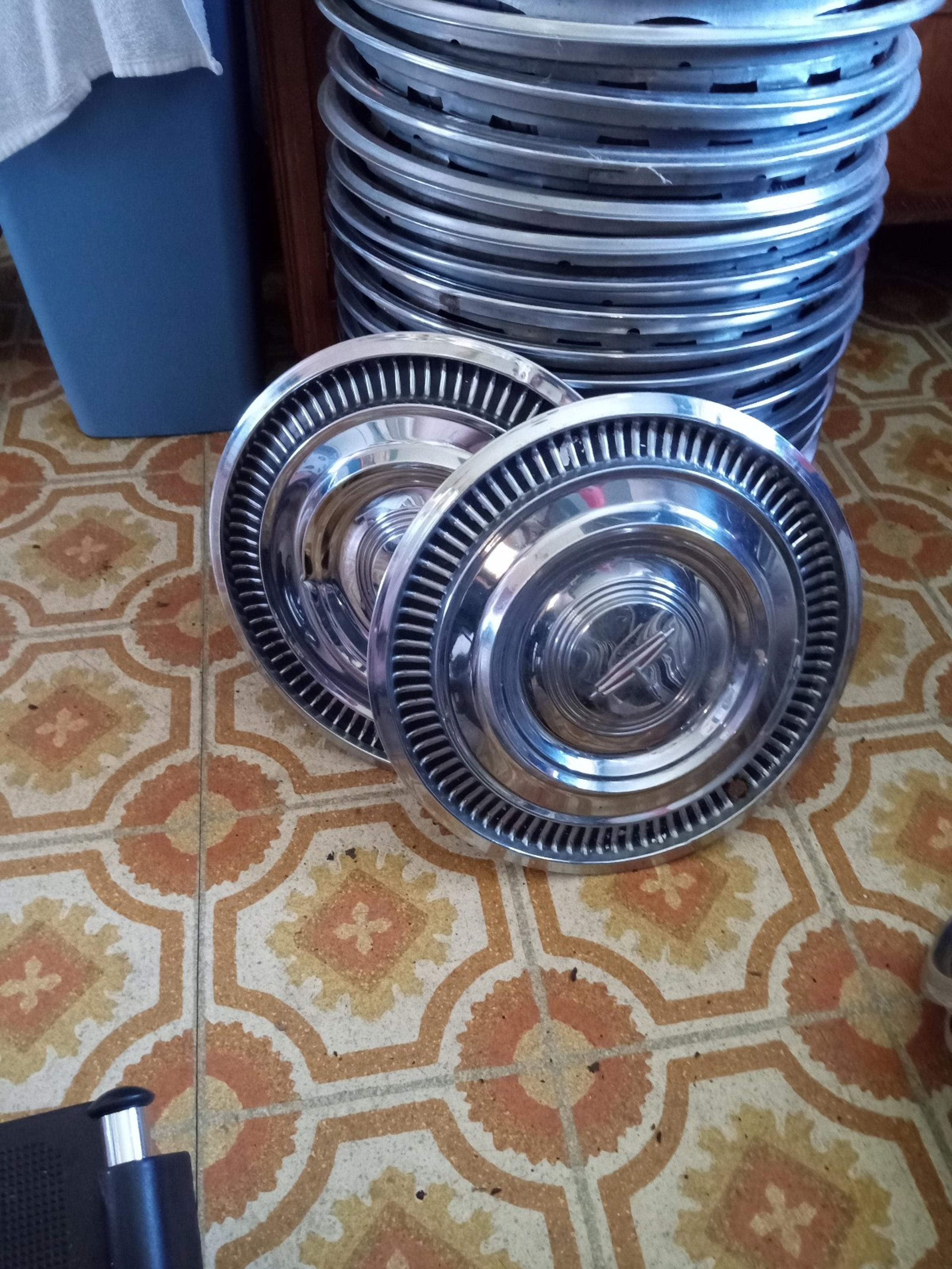 2-14" Oldsmobile hubcaps