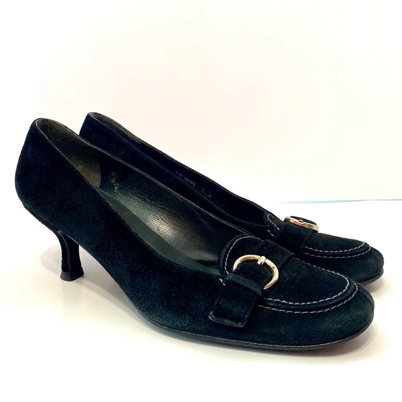 Stuart Weitzman Black Suede Kitten Heel Pumps -orig 399. Size: 7.5N