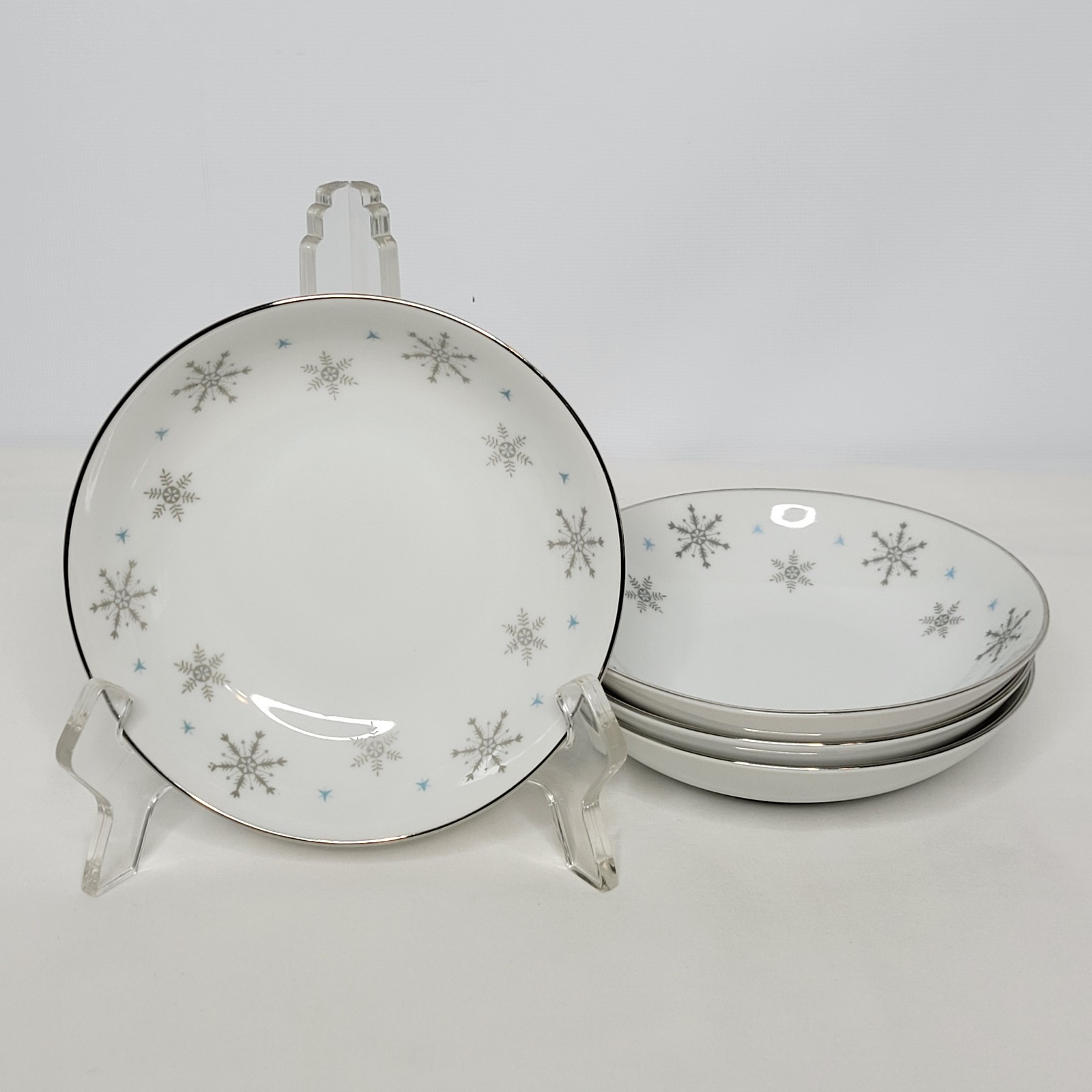 Set of 4 Fine China of Japan Fantasy Fruit Bowls Gray Snowflake Blue Star 5.5