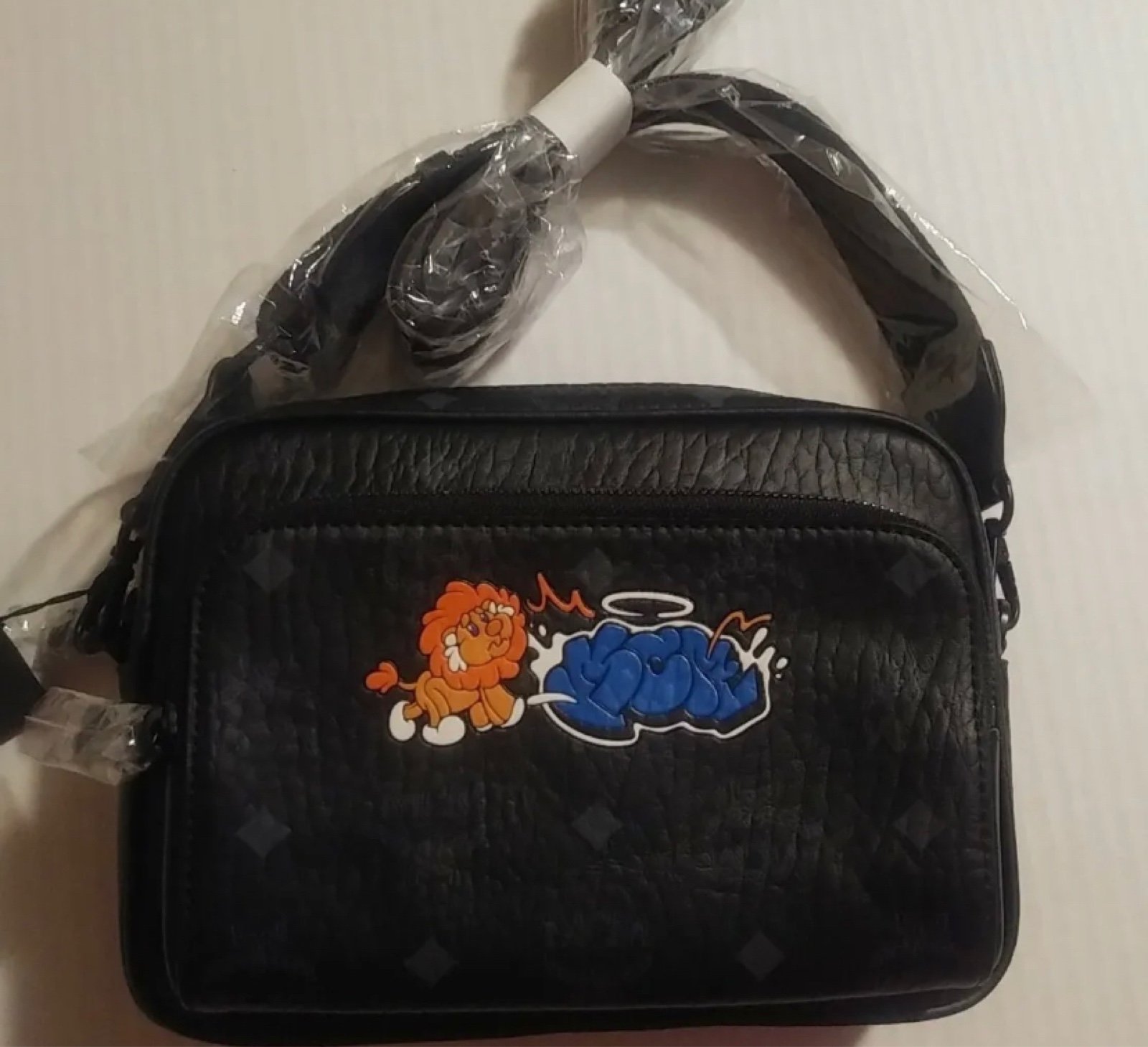 MCM Haru, Henry, Kaiser Aren Crossbody Lion