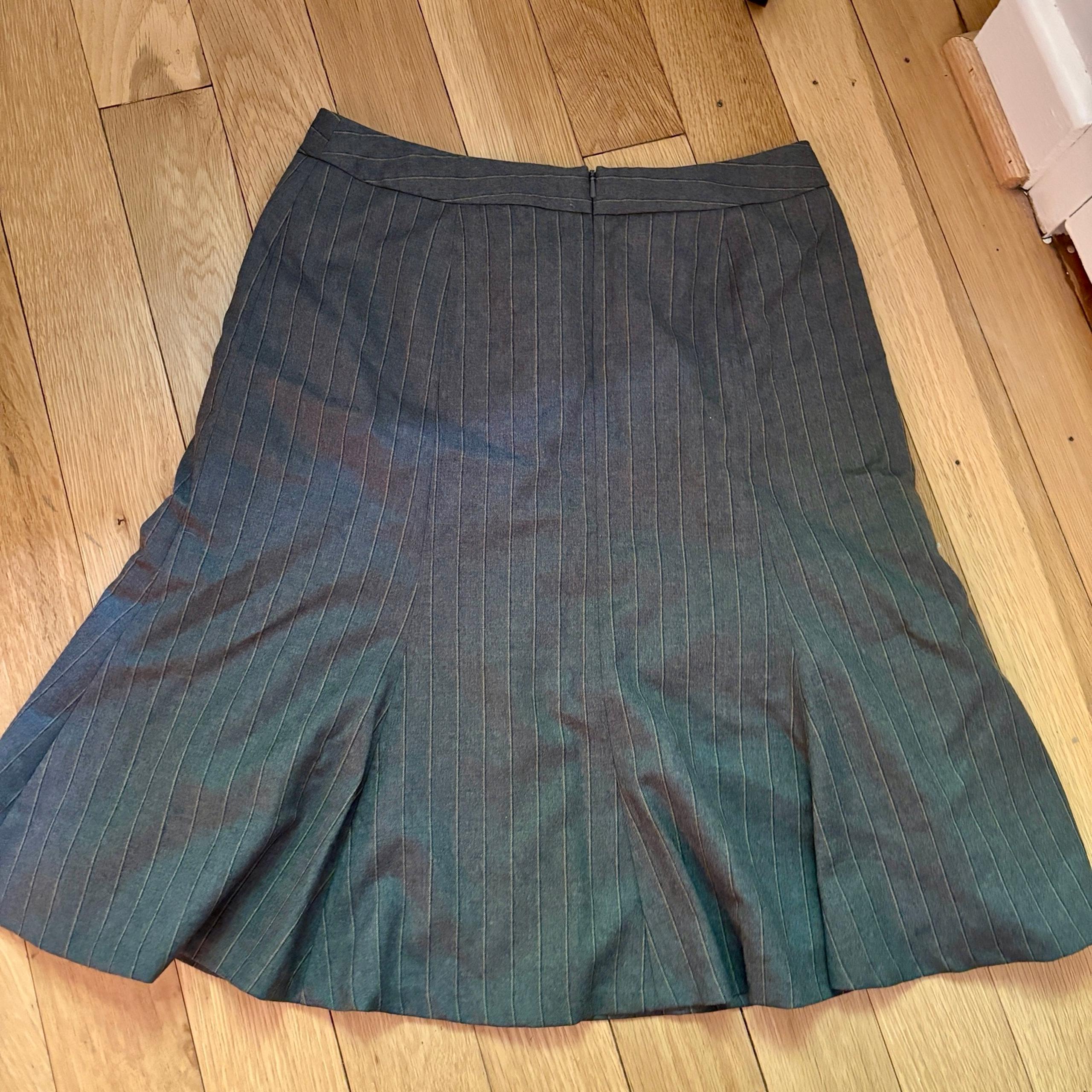 Brooks Brothers 346 Gray Pleated Pinstripe 100% Wool Skirt - Size 6