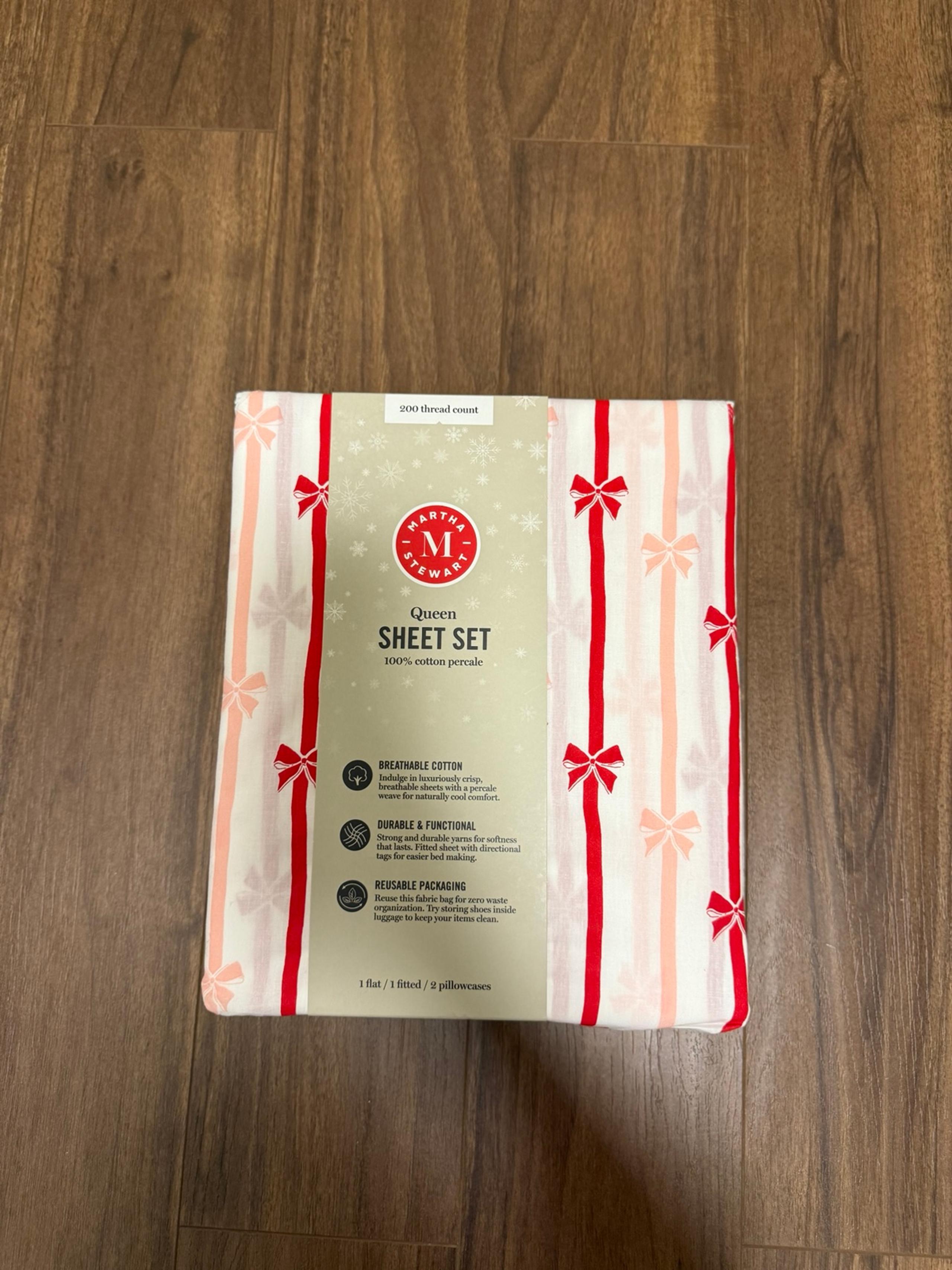 NWT Bow and Ribbon Christmas Queen Sheet Set by Martha Stewart