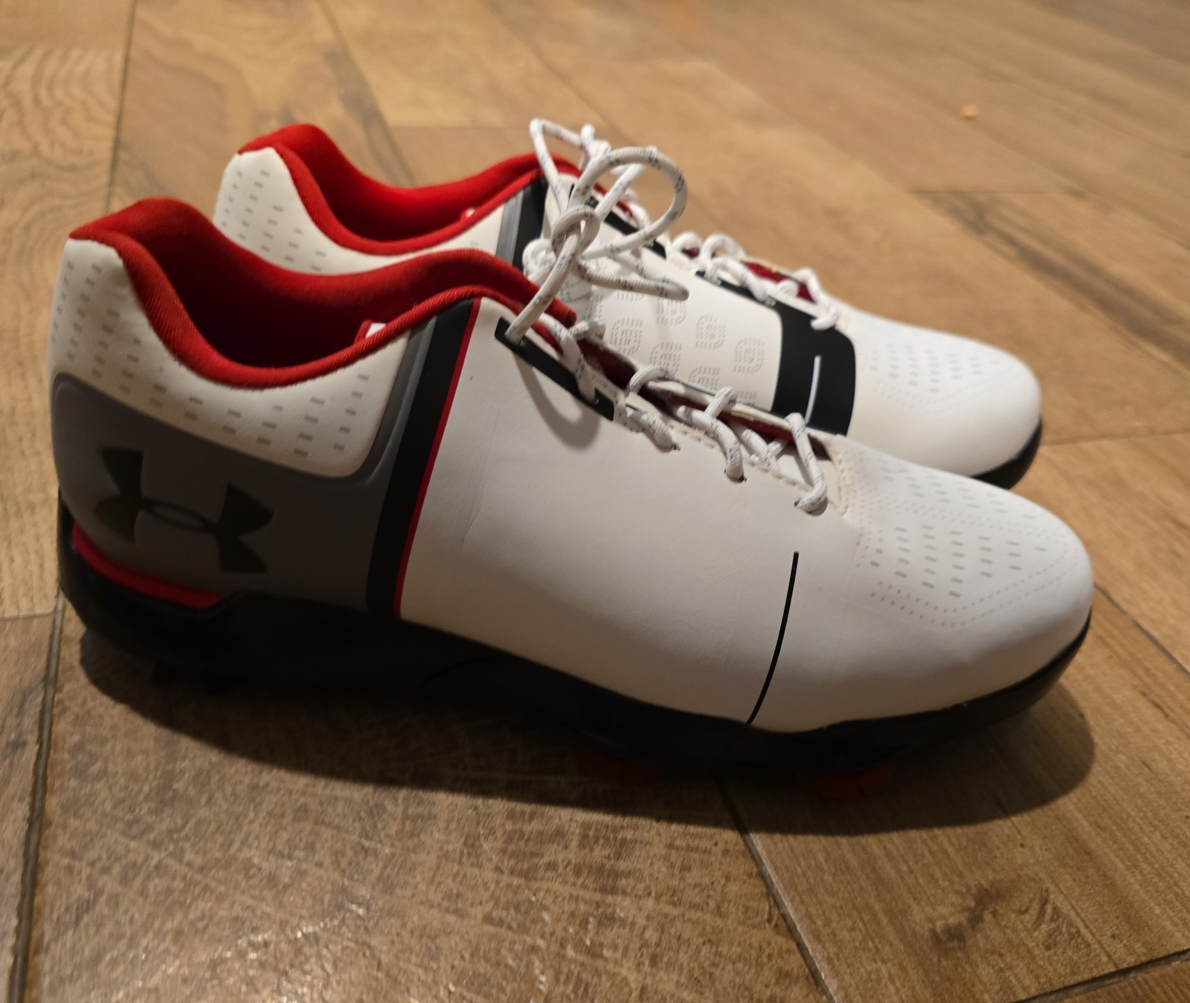 Under Armour youth kids spikes golf shoes size 6Y NWOT