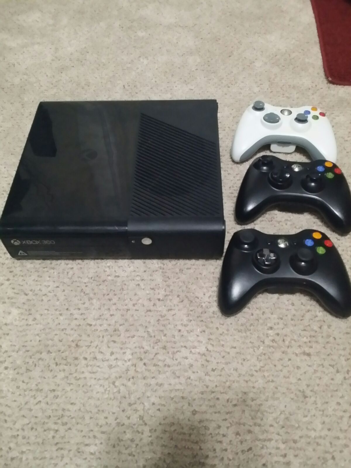 Xbox 360 Console And 3 Control