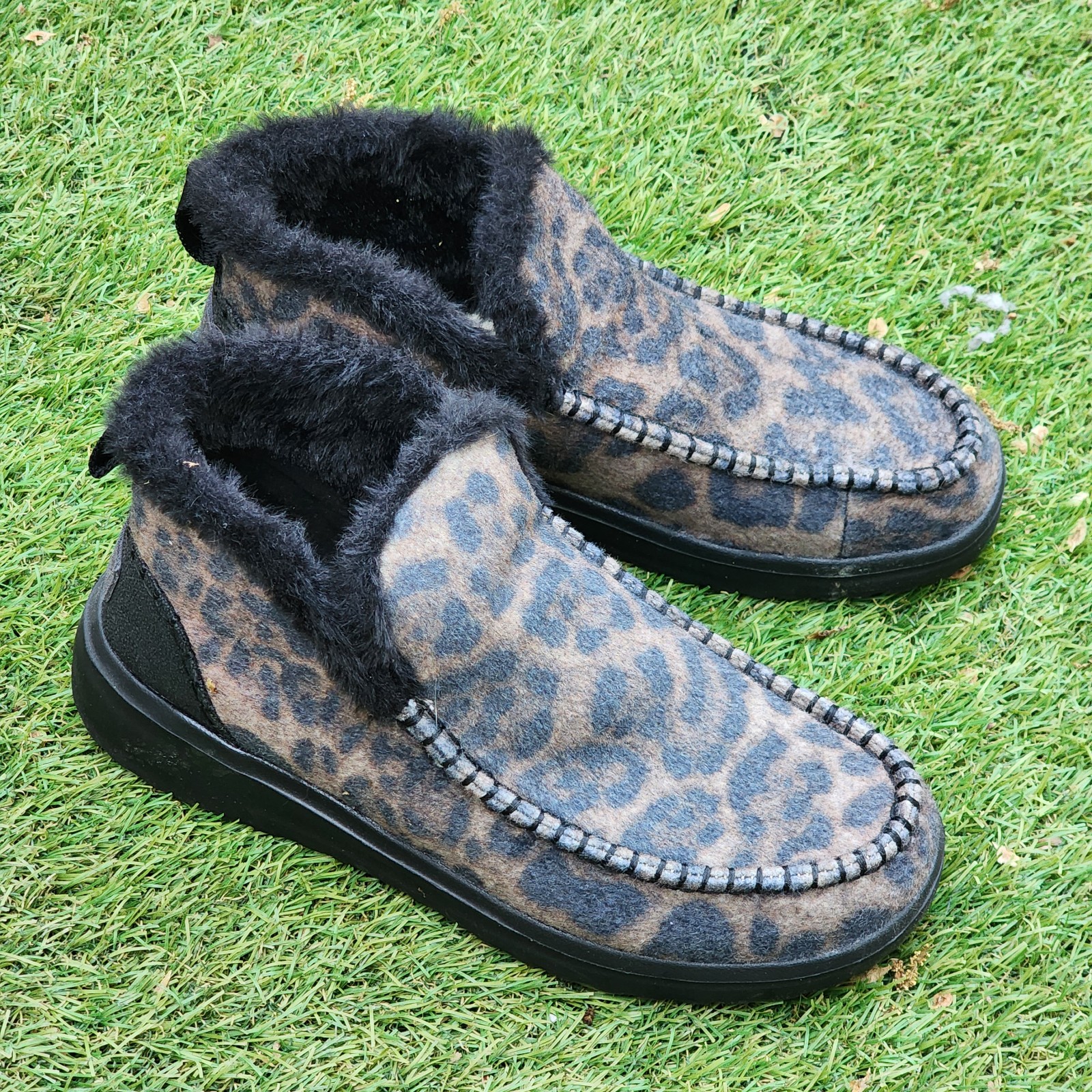 HEY DUDE DENNY - Womens Slip On - SIZE 8