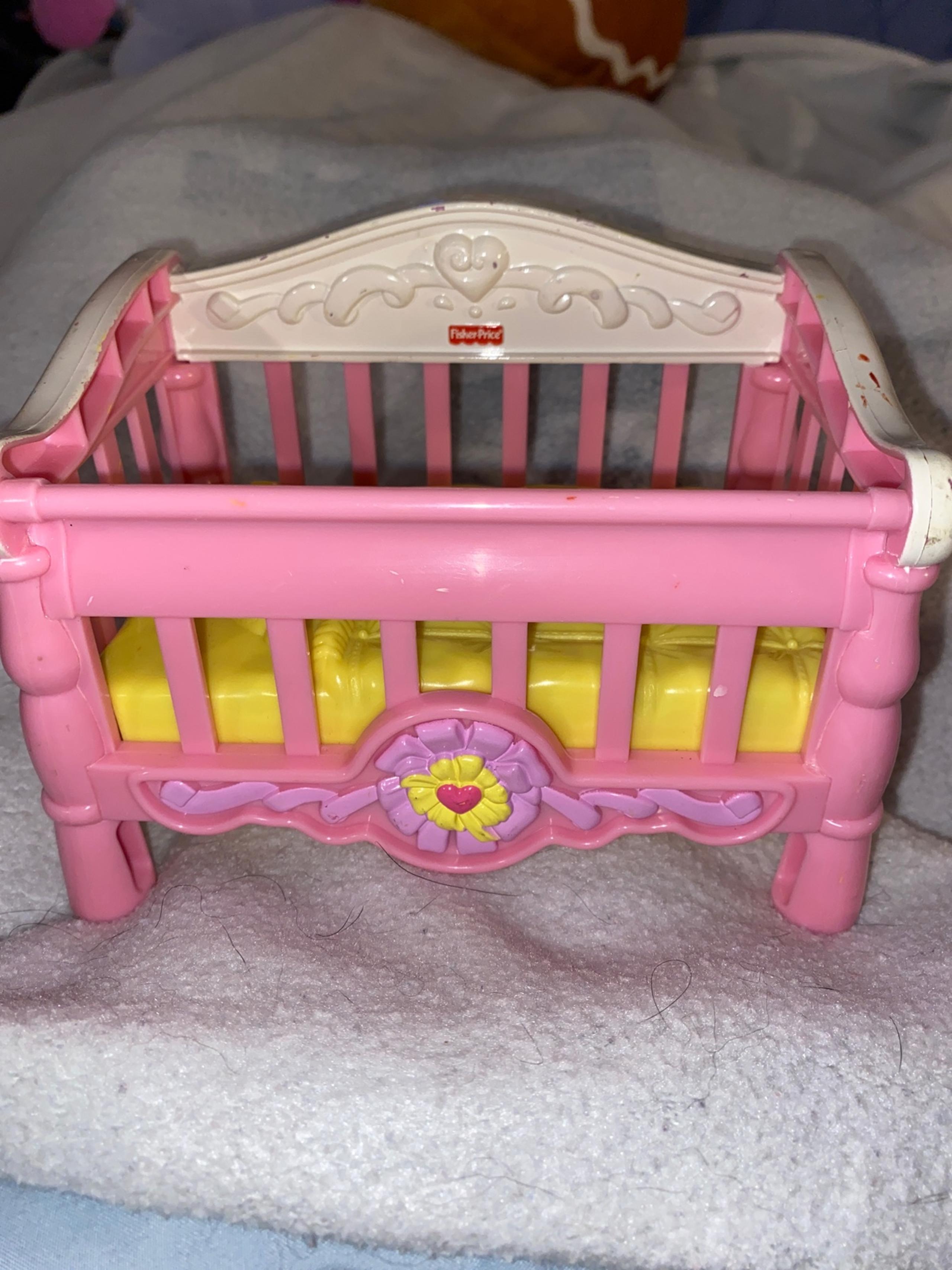 MATTEL 2006 Fisher-Price Dollhouse Snap N Style BABY CRIB 4x6"