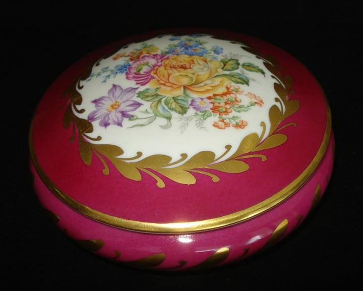 LIMOGES FRANCE ROUND TRINKET BOX RED FLORAL W/GOLD ACCENTS 5 1/2” DIAMETER MINT