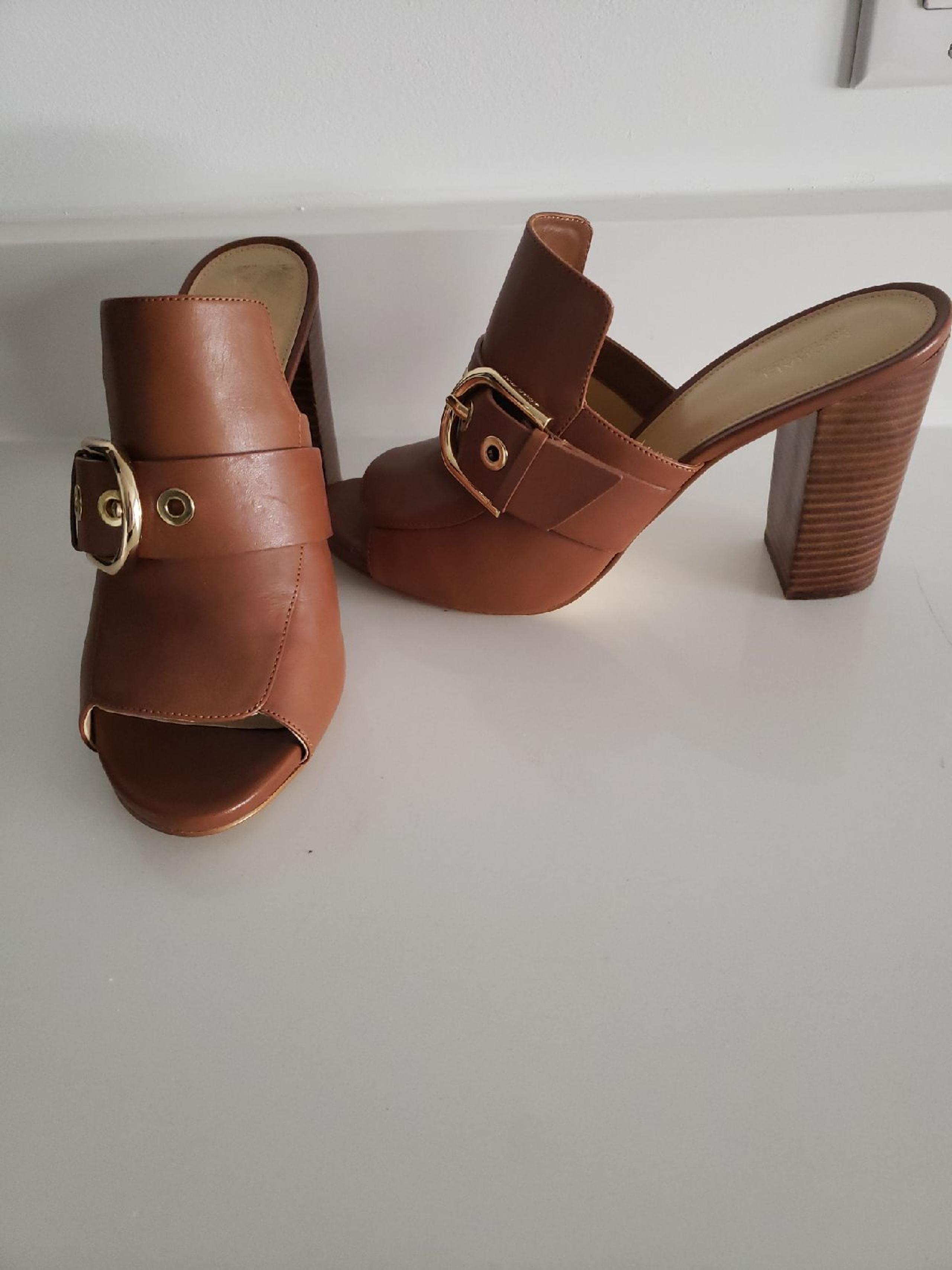 Women's shoe size 10