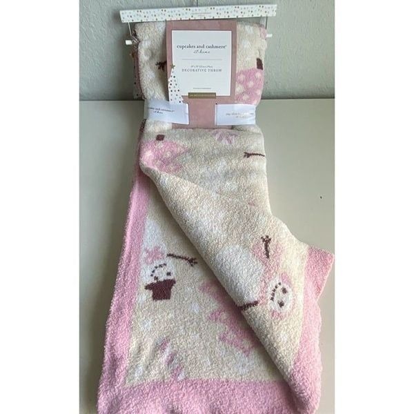 Cupcakes and Cashmere CHRISTMAS Holiday Snowman Feather Knit Throw Super Soft