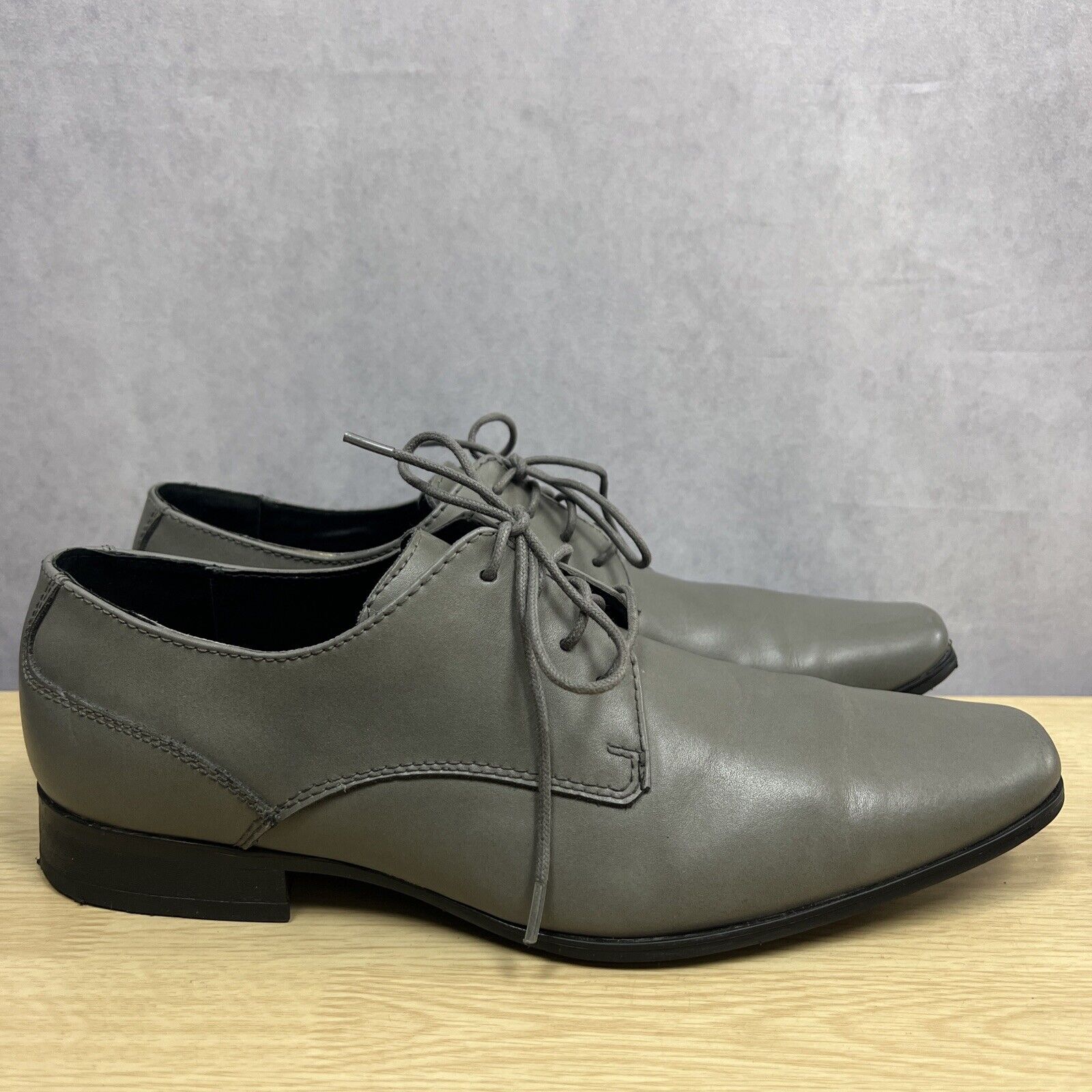 Calvin Klein Brodie Mens Leather Oxfords Dress Shoes Size 9.5M Gray