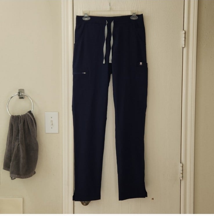 NWT FIGS Women's Eco Yola Skinny Scrub Pants Regular. Navy. Size XS.