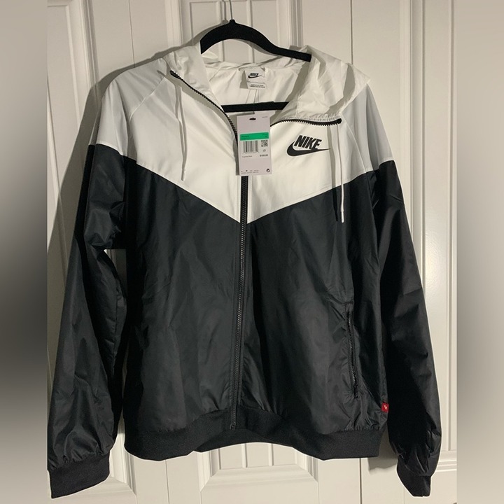 NWT Women’s Nike Windbreaker