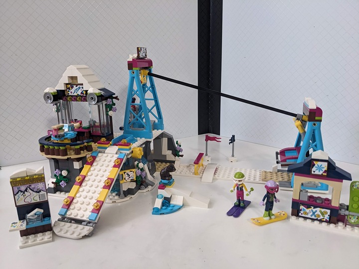 LEGO Friends 41324 Snow Resort Ski Lift