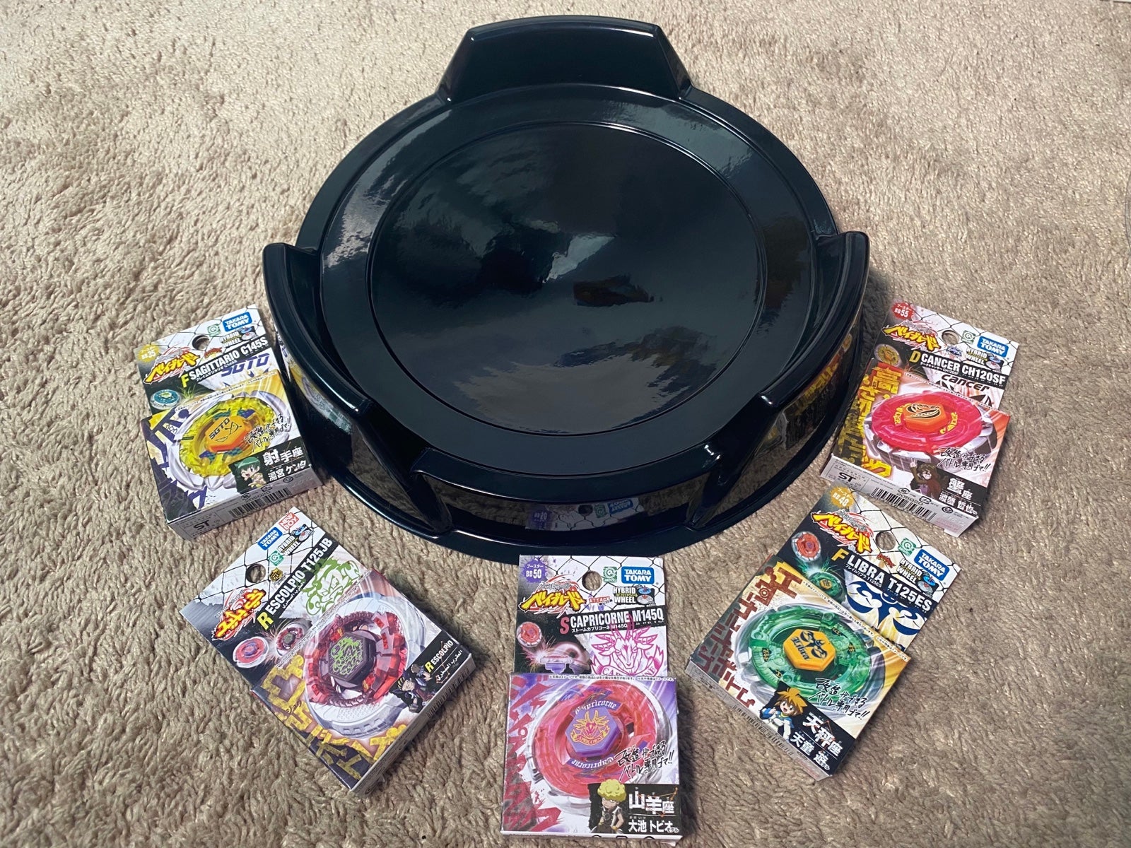 BEYBLADE lot with black BB10 STADIUM