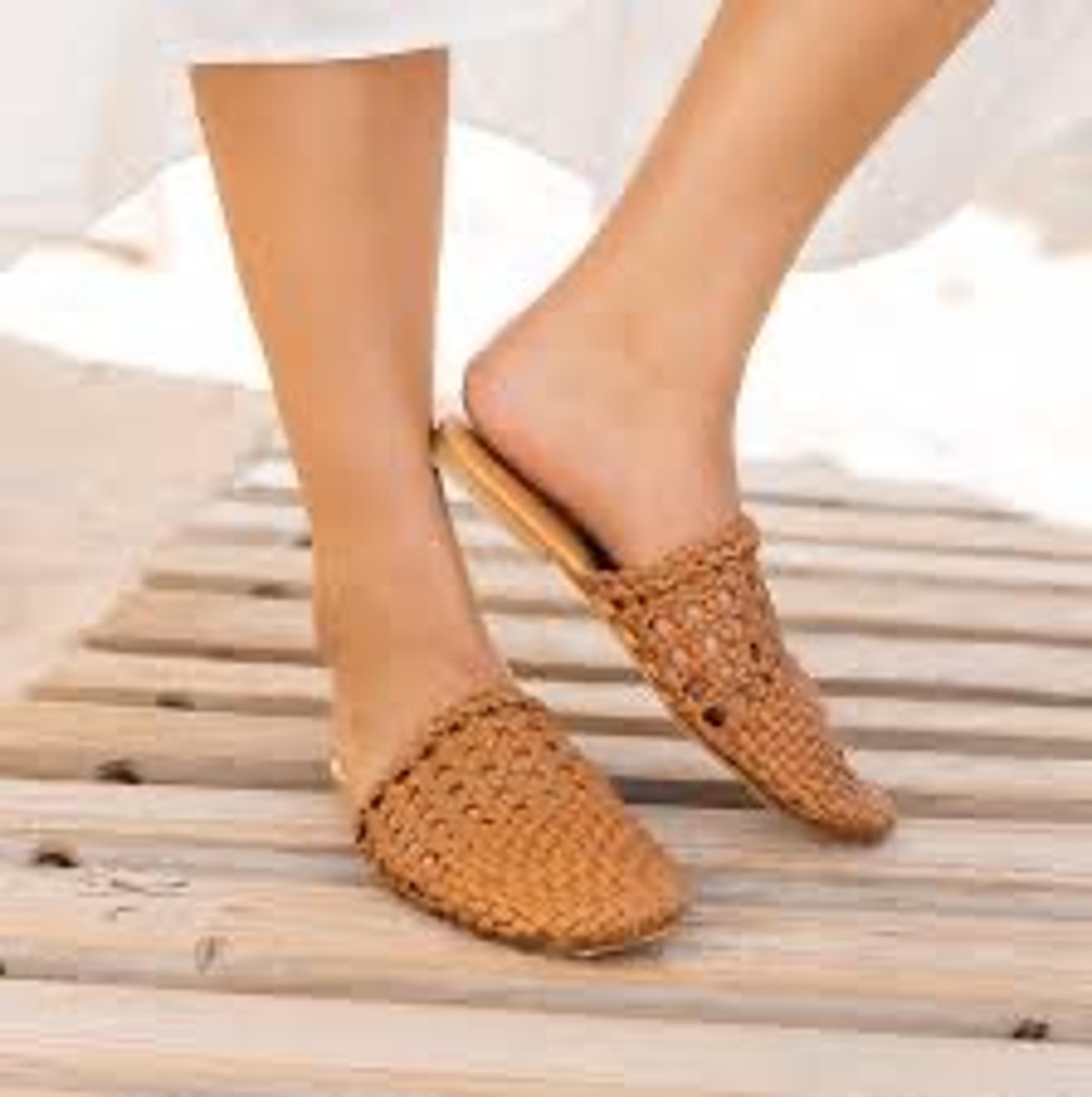 NWT Nine West Women's Camel Colored Leather Woven Flat Slip-on Mules, size 9