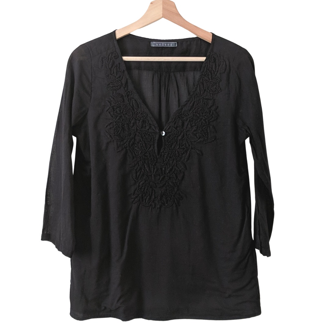 Velvet Black V-Neck Embroidered Light Travel Summer Spring Top Crochet Small S