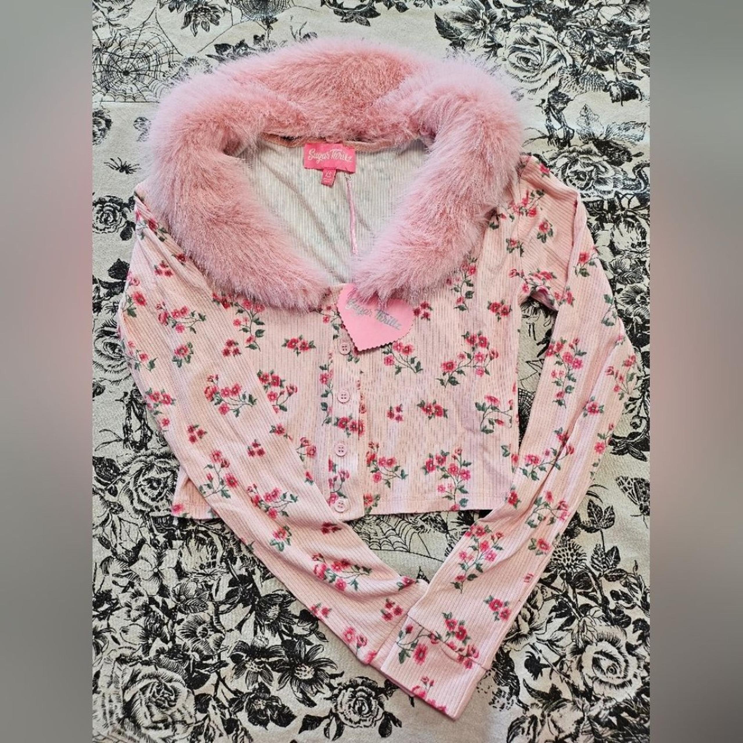 Dolls Kill Sugar Thrillz Pink Cropped Sweater Floral Print Faux Fur Collar