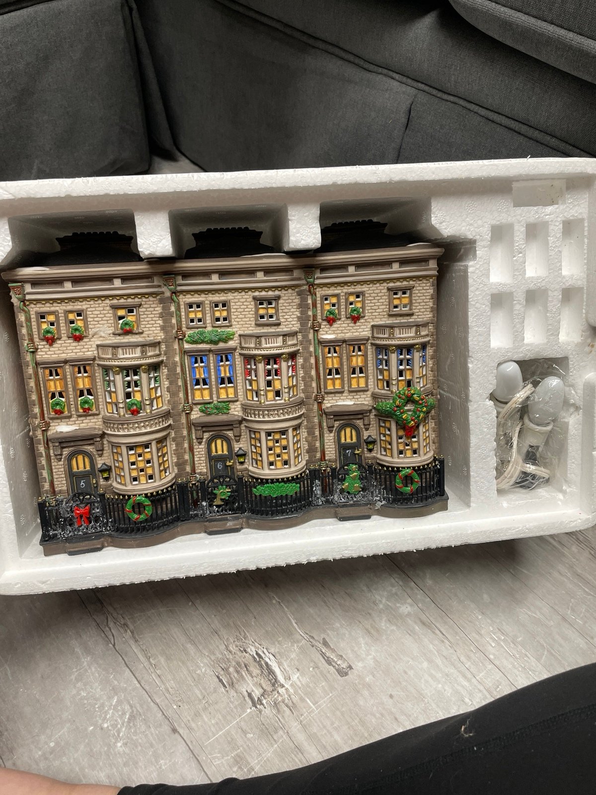 Department 56 Mulberrie Court