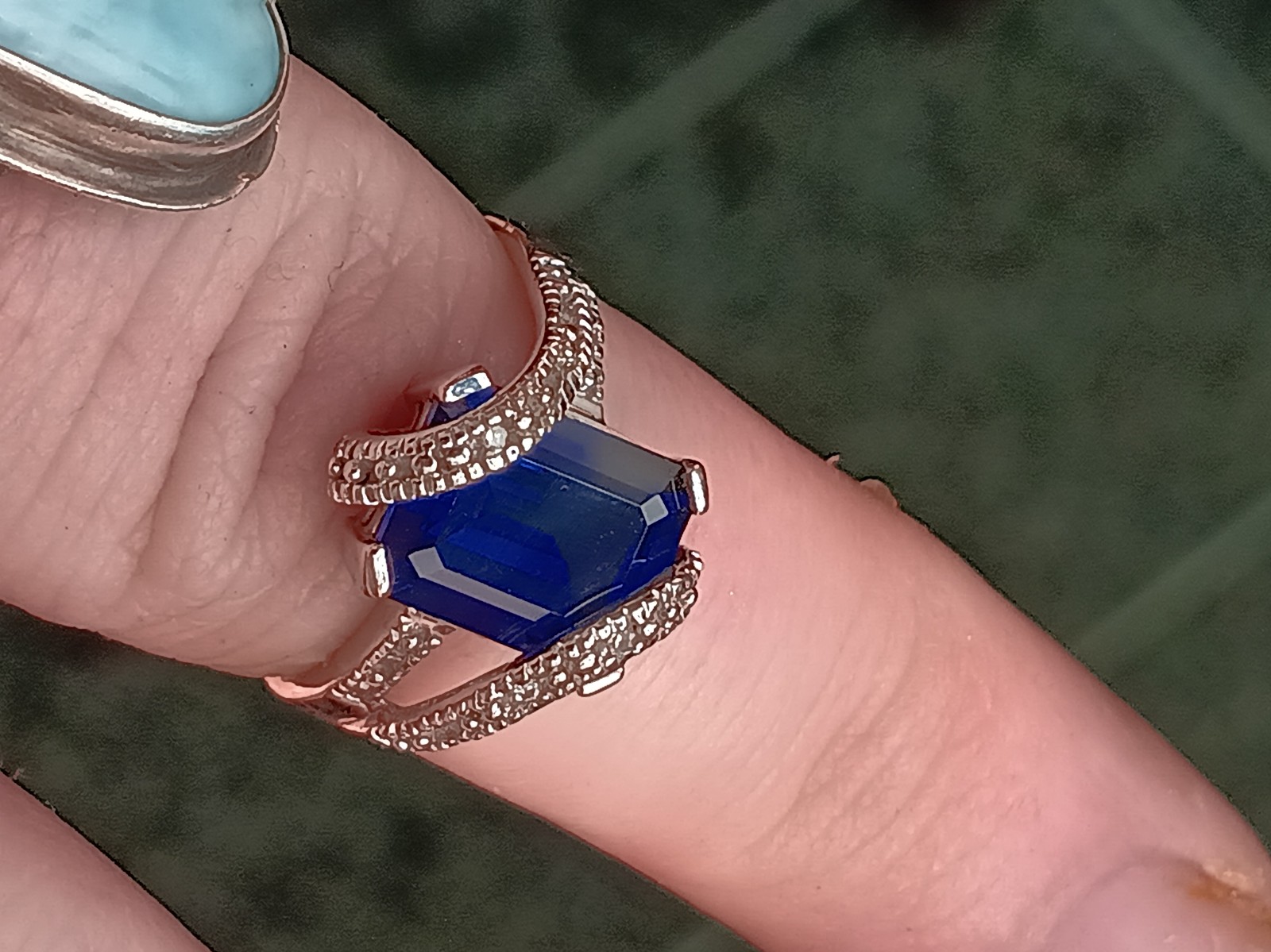 10kt white gold sapphire and diamond ring