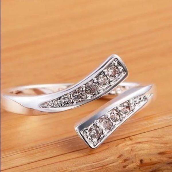 The Tibetan Bypass Ring adjustable w cubic zirconia