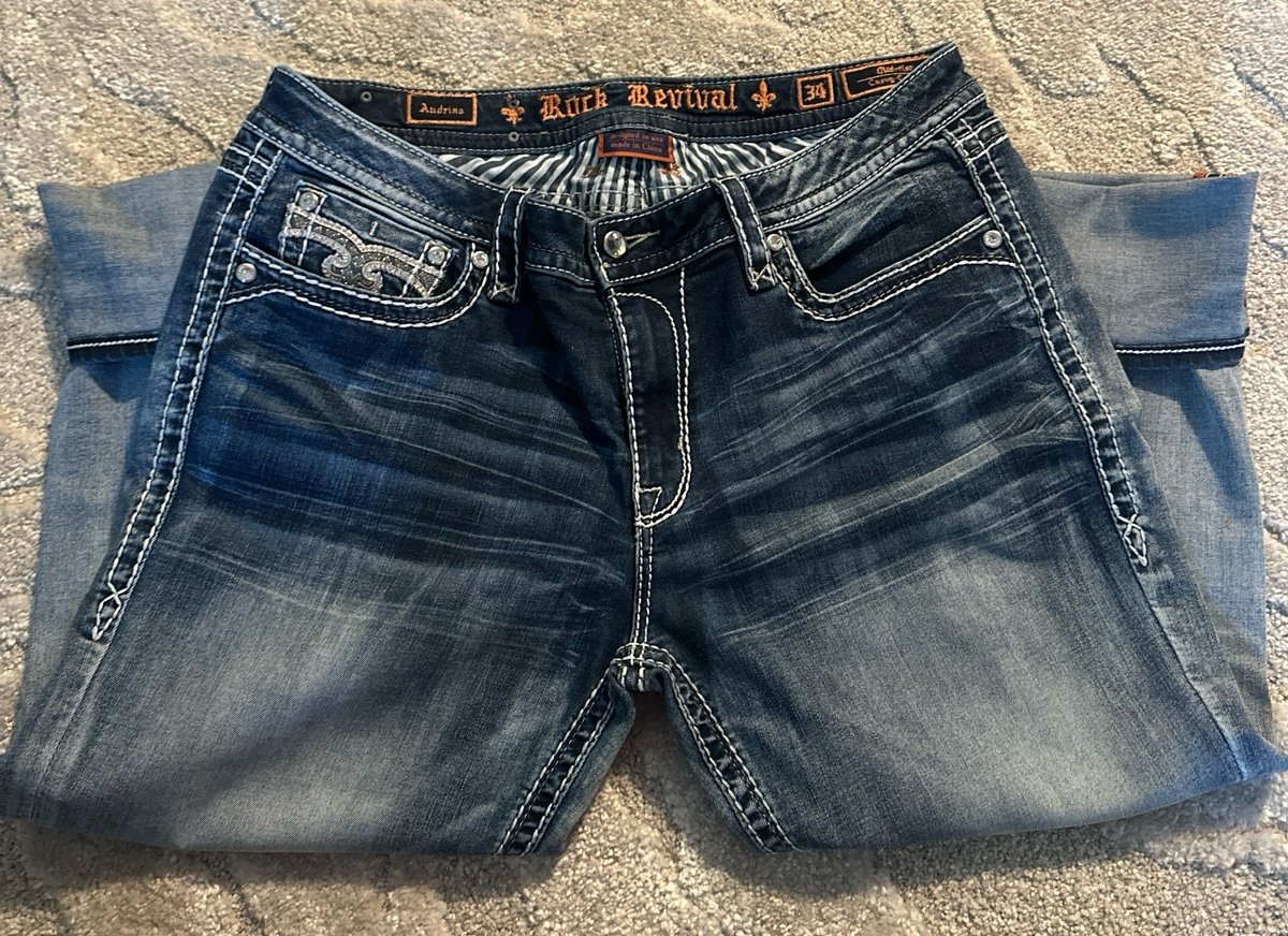 Rock Revival Mid-Rise Curvy Capri Jeans