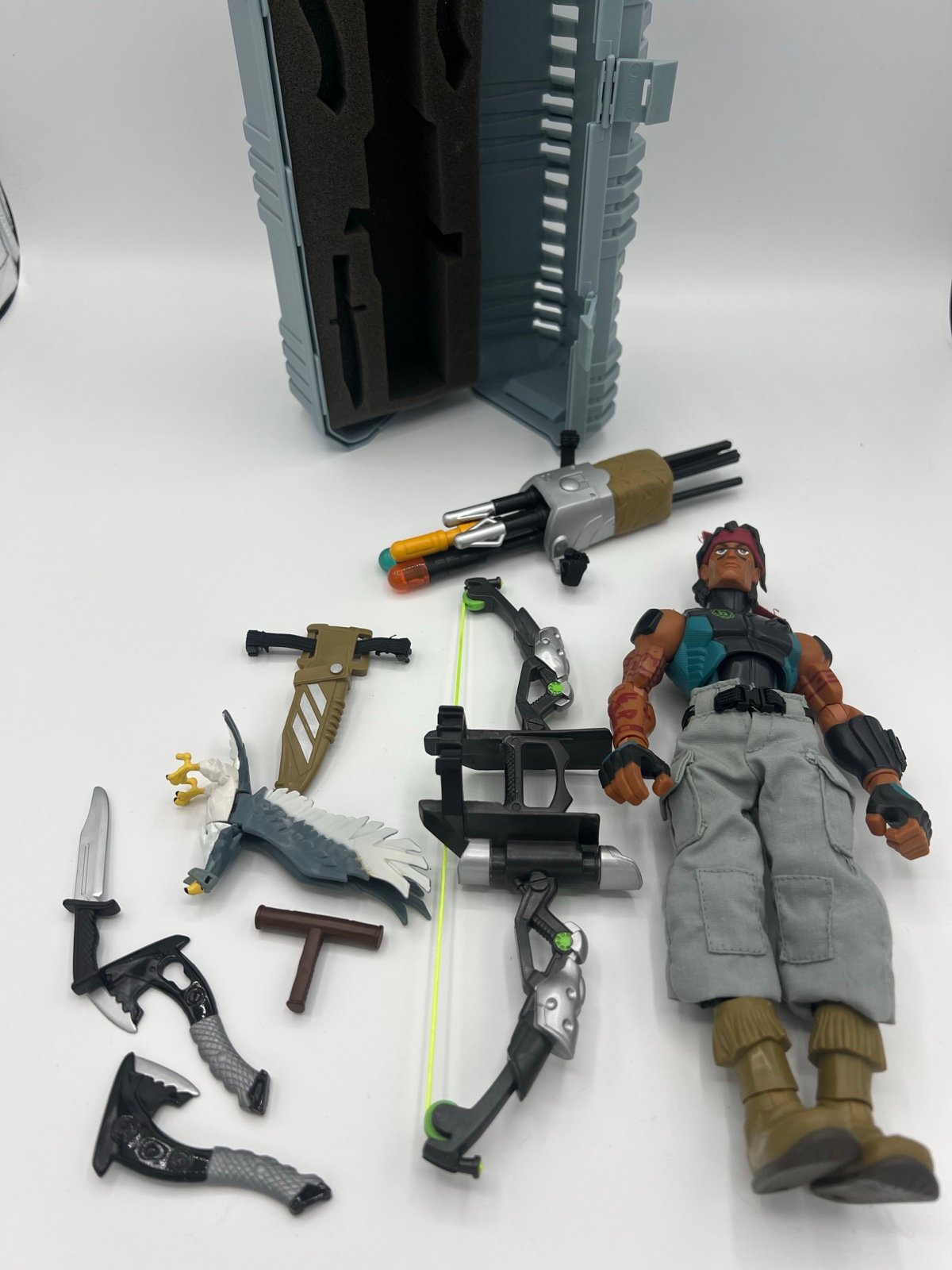 2005 GI JOE Sigma 6 Series 8 Inch Figure SPIRIT IRON-KNIFE with Falcon
