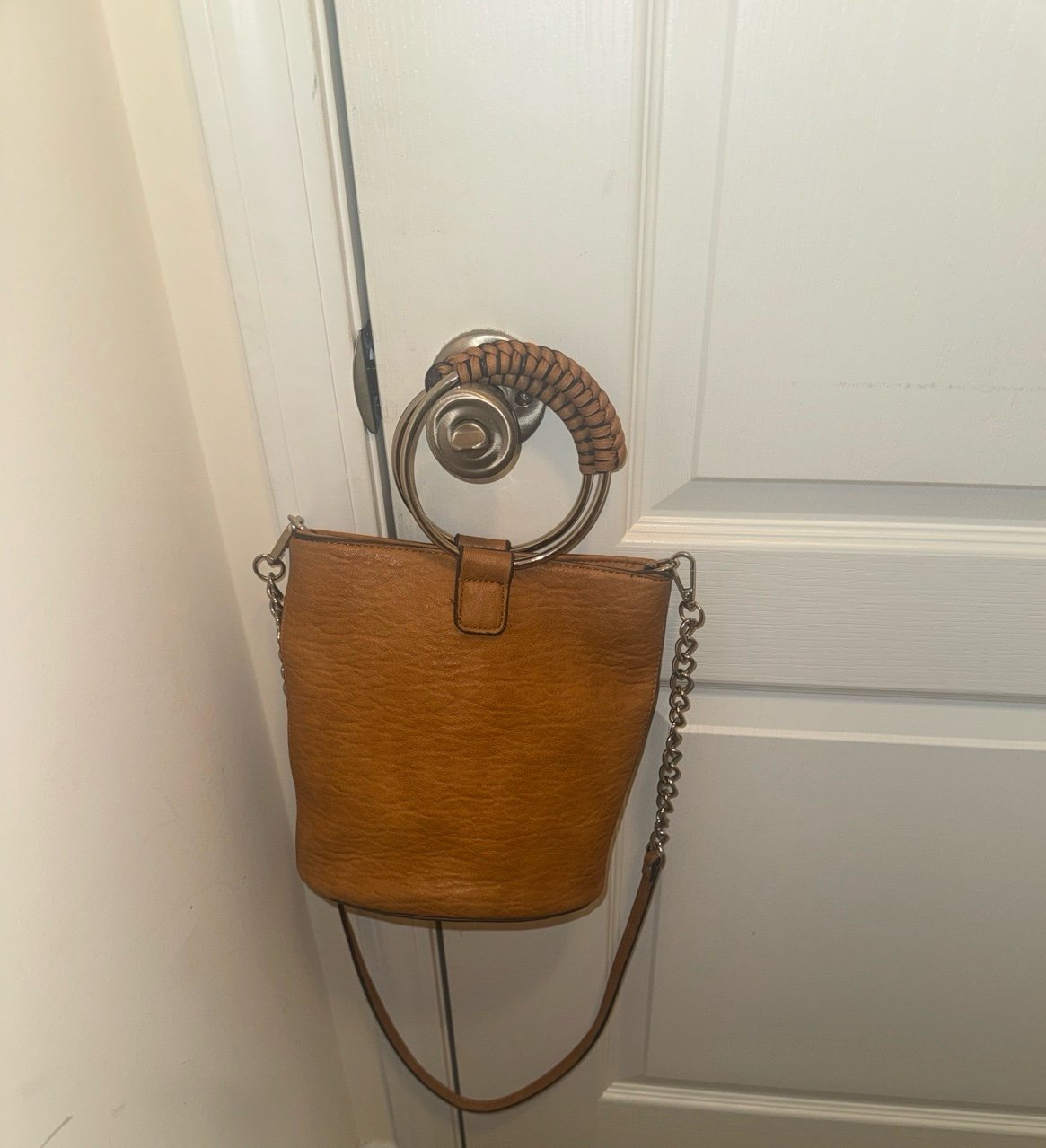 Carlos by Carlos Santana Women’s Tan Leather Silver Chained Crossbody Purse