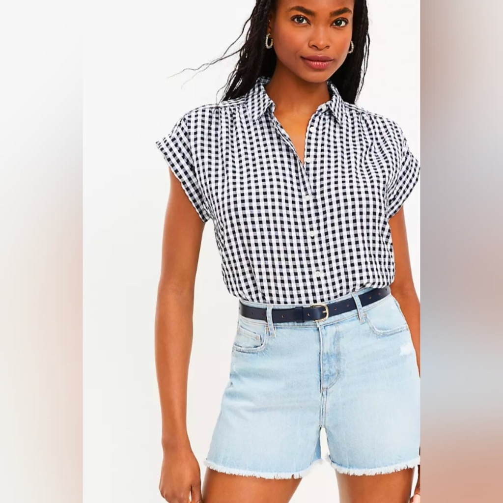 Loft Fresh Cut High Rise Cut Off Denim Shorts in Classic Light Indigo Wash Sz 4